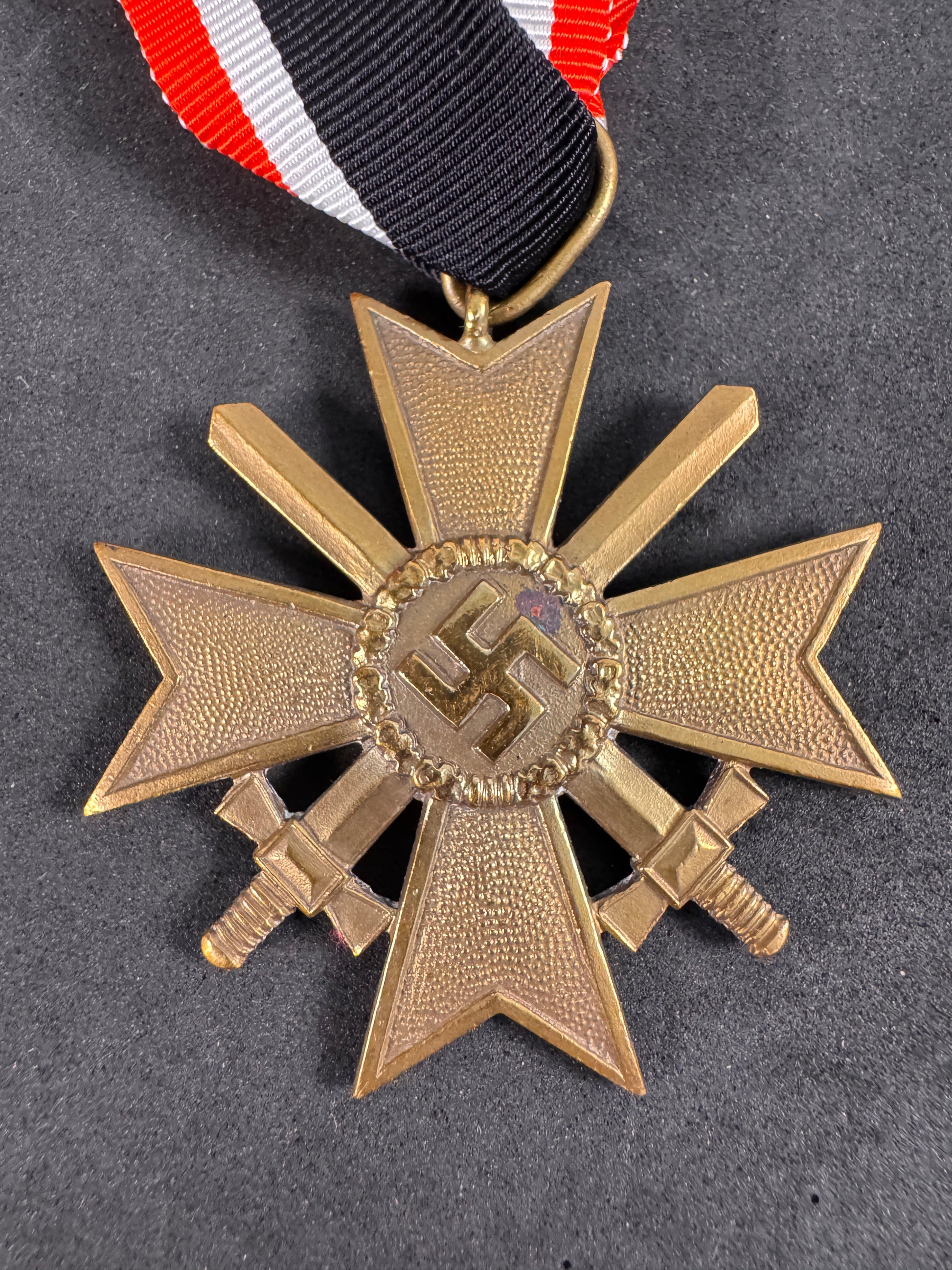Photo 3 of WW2 German War Merit Cross 2nd Class with Swords (Kriegsverdienstkreuz 2. Klasse mit Schwertern) - collectibl