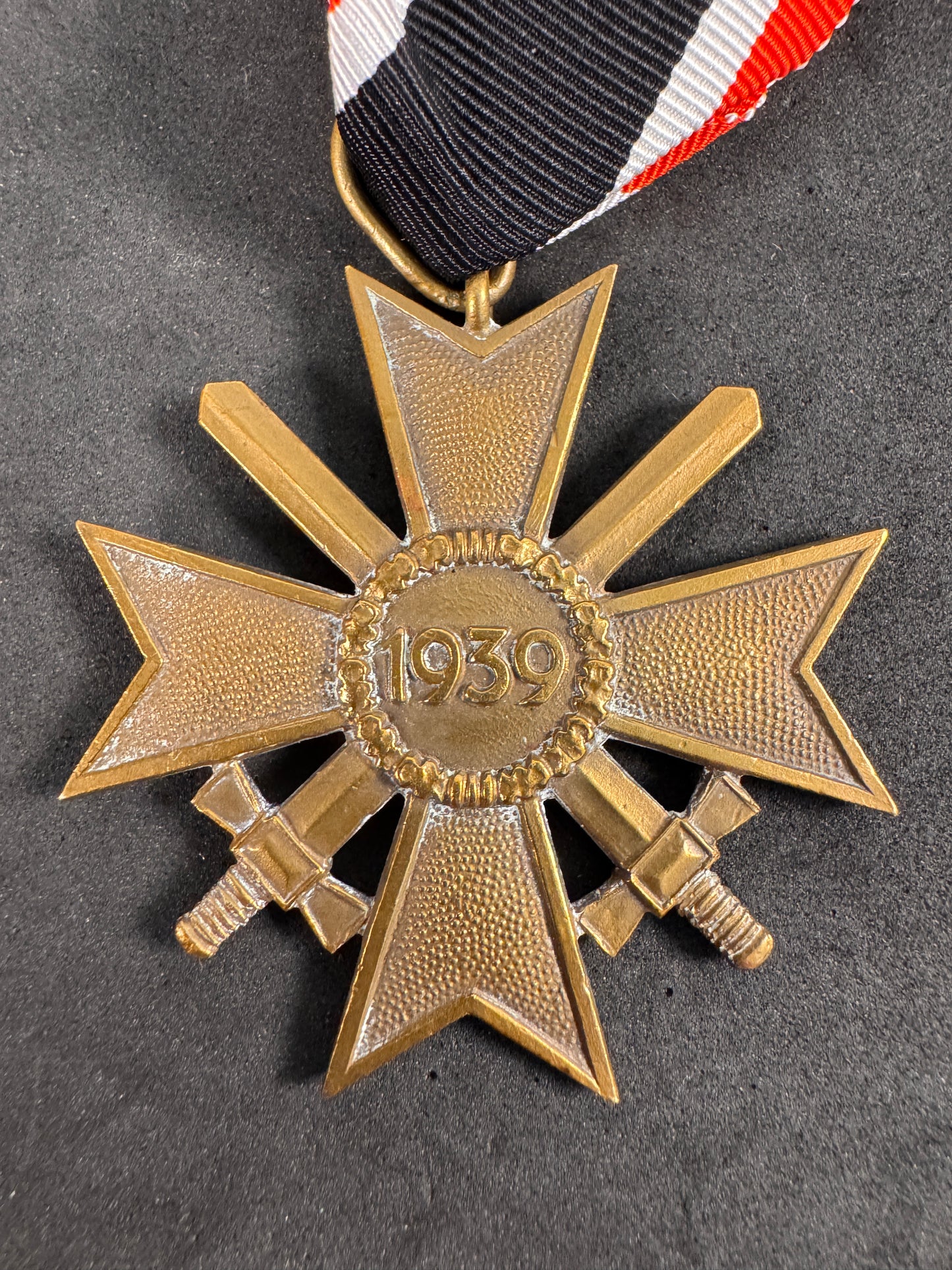 Photo 4 of WW2 German War Merit Cross 2nd Class with Swords (Kriegsverdienstkreuz 2. Klasse mit Schwertern) - collectibl