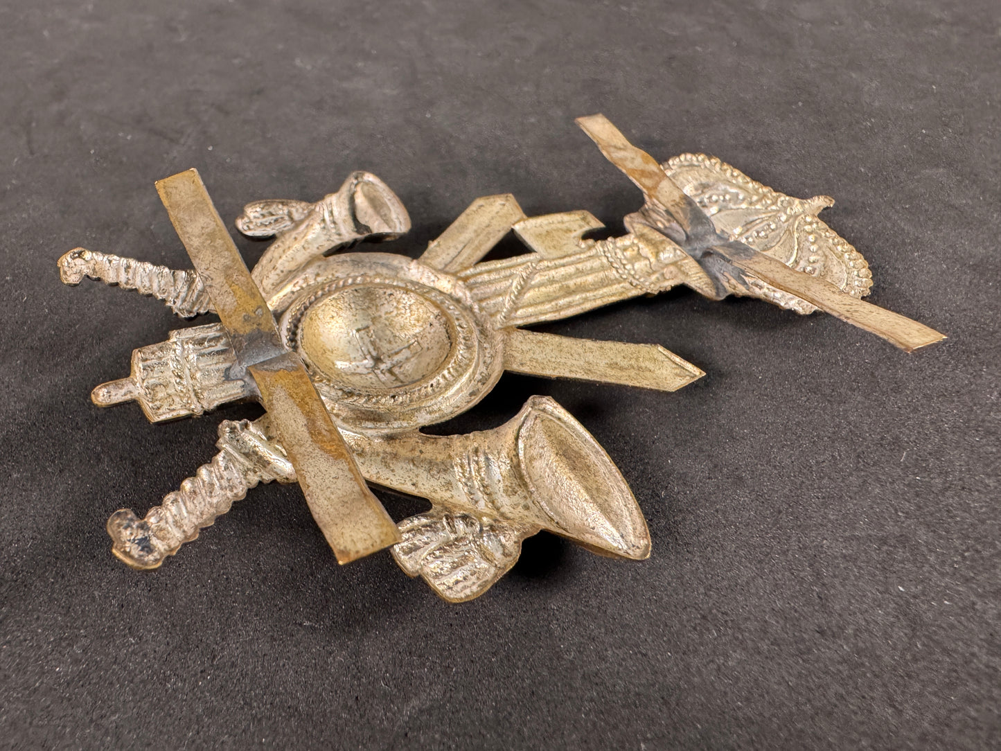 Photo 3 of Italian Black Shirts Colonial Militia Pith Helmet Badge - collectible militaria item