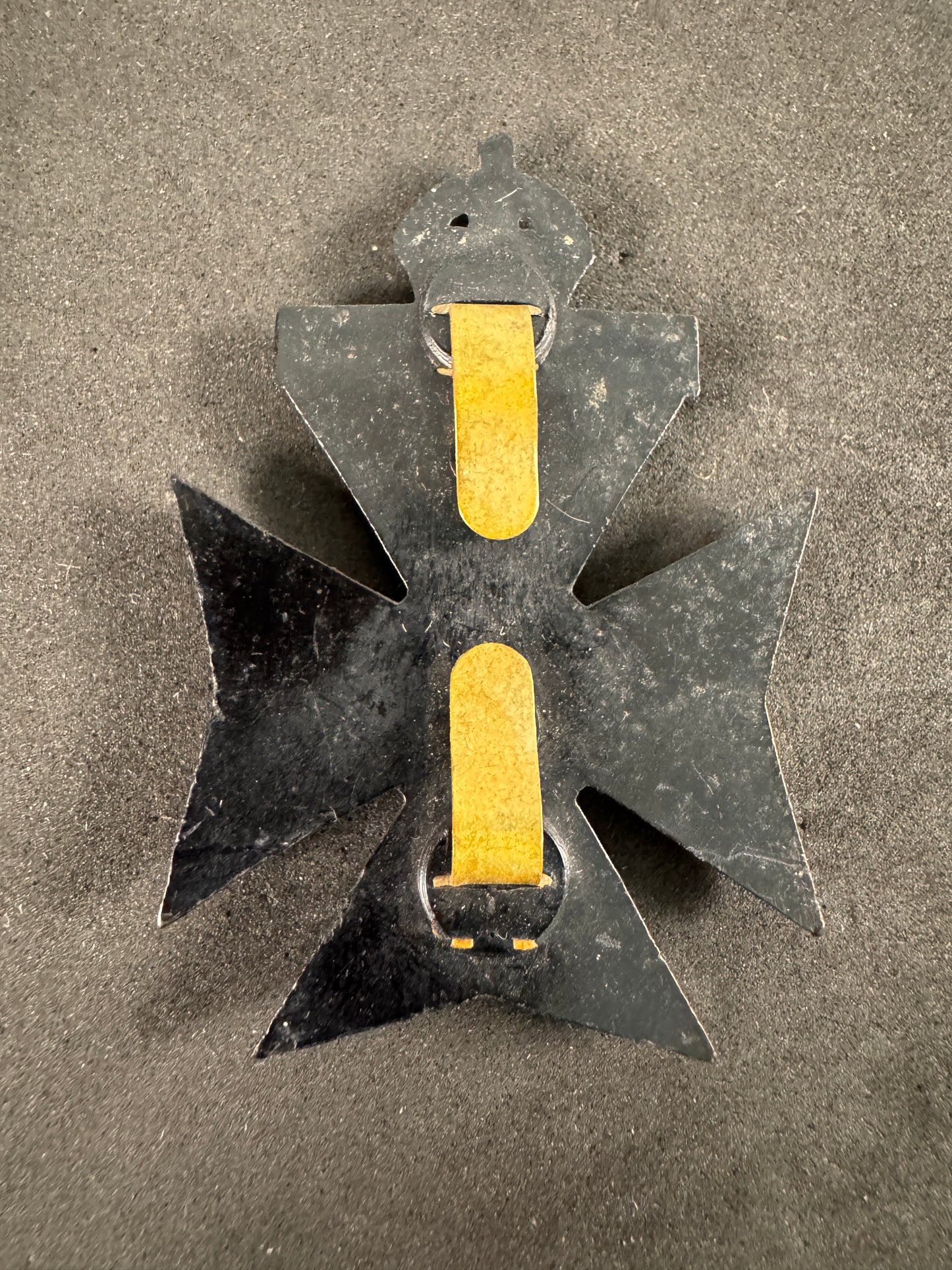 Photo 2 of WW2 British Army King's Royal Rifle Corps War Economy Cap Badge - collectible militaria item