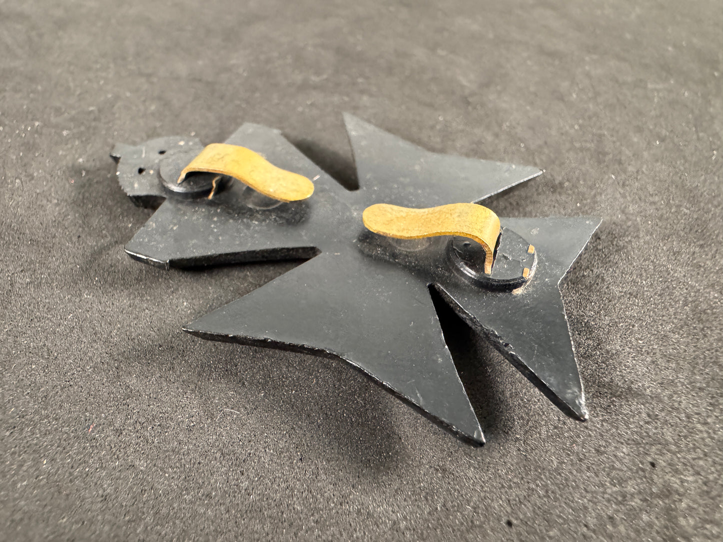 Photo 3 of WW2 British Army King's Royal Rifle Corps War Economy Cap Badge - collectible militaria item