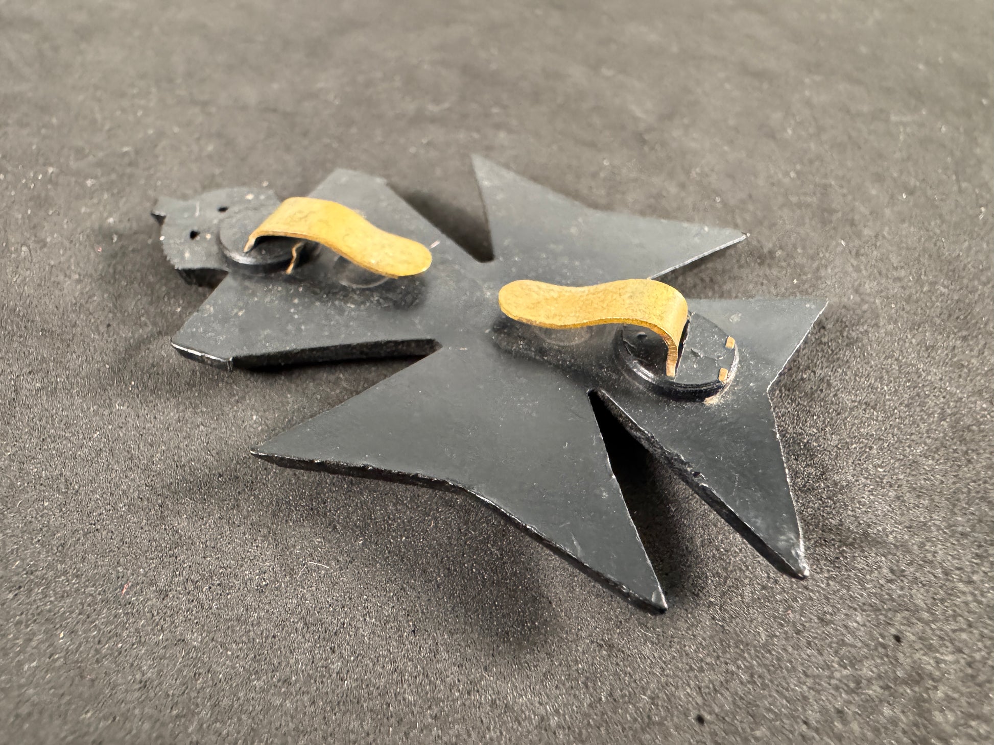 Photo 3 of WW2 British Army King's Royal Rifle Corps War Economy Cap Badge - collectible militaria item