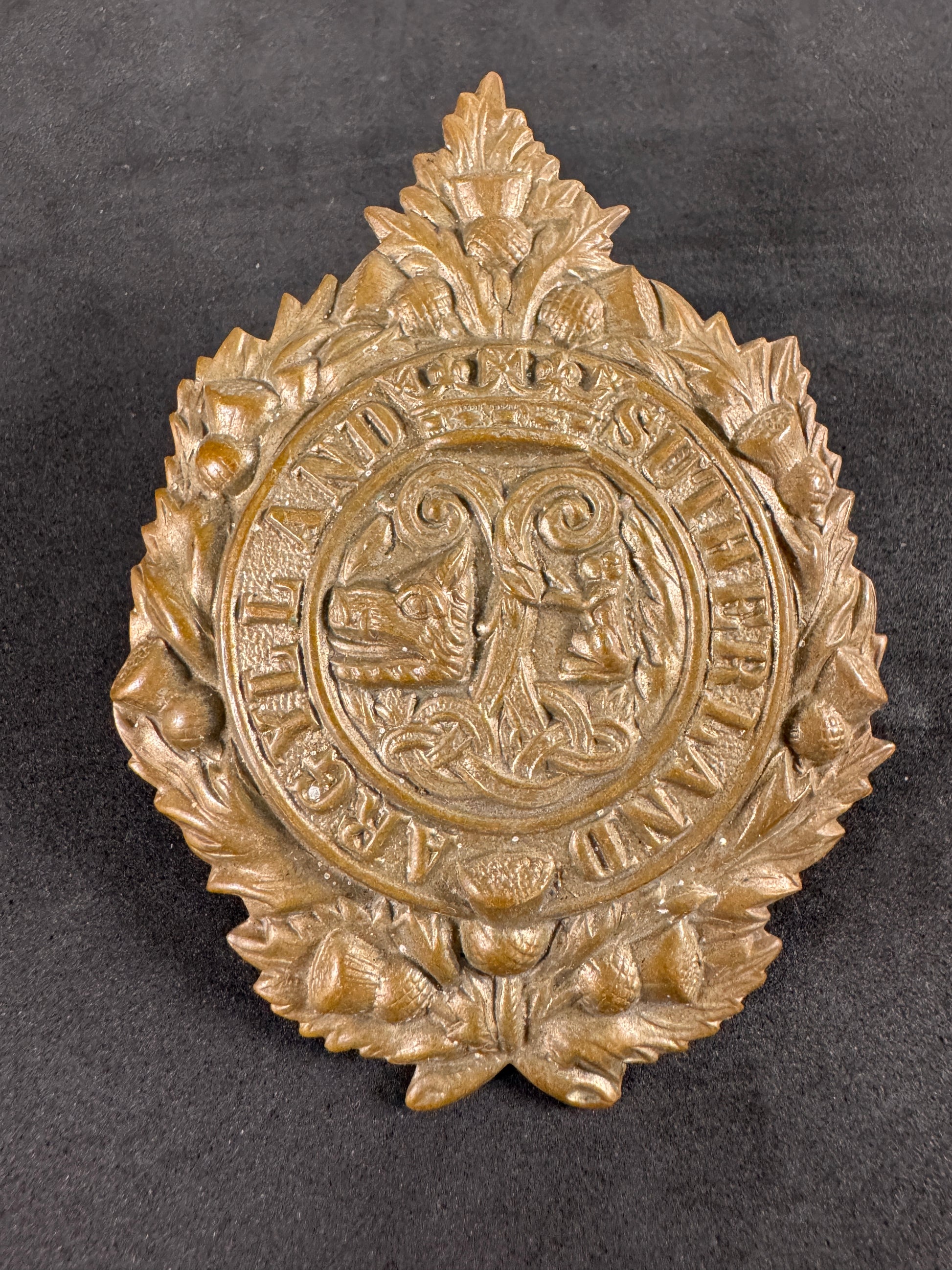 Photo 1 of WW1 British Army Argyll & Sutherland Highlanders Glengarry Cap Badge - collectible militaria item