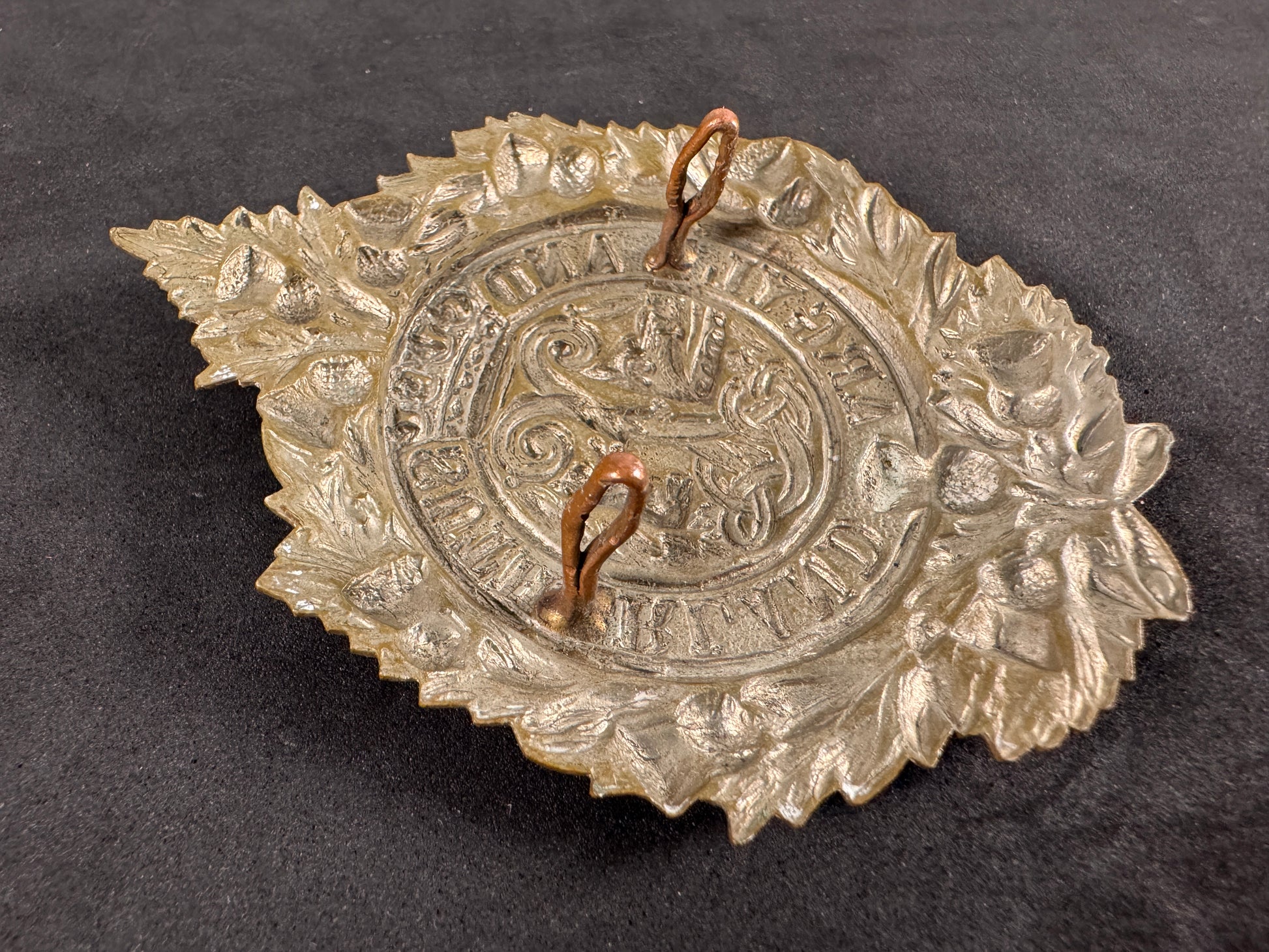 Photo 3 of WW1 British Army Argyll & Sutherland Highlanders Glengarry Cap Badge - collectible militaria item