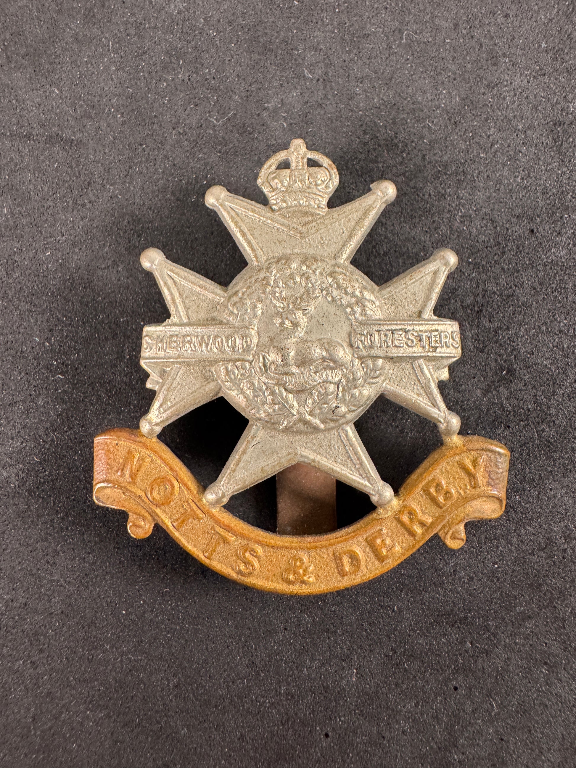 Photo 1 of WW2 British Army Sherwood Foresters (Notts & Derby) Cap Badge - collectible militaria item