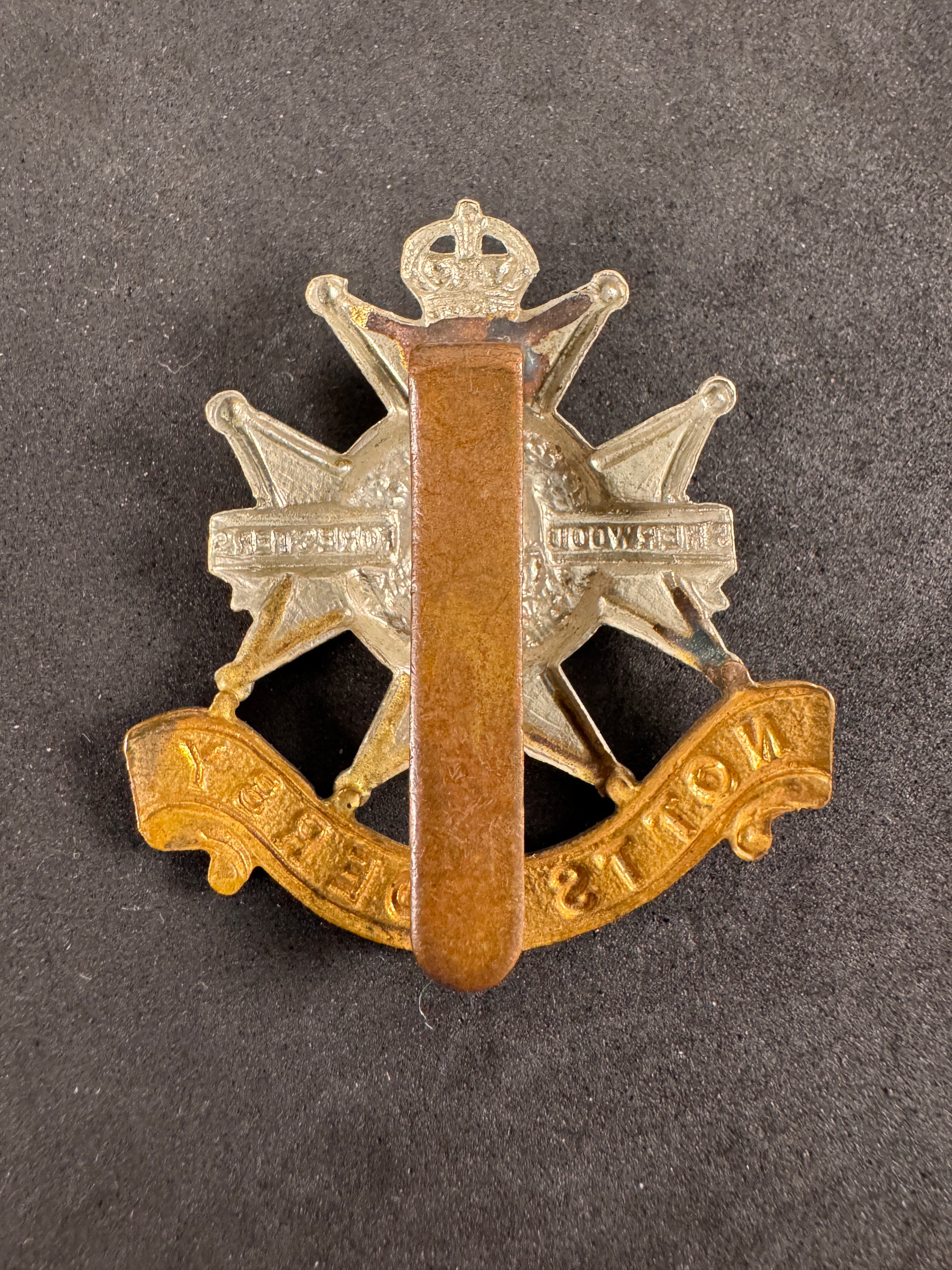 Photo 2 of WW2 British Army Sherwood Foresters (Notts & Derby) Cap Badge - collectible militaria item