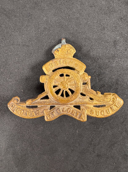 Photo 1 of WW2 Canadian Royal Artillery Cap Badge - collectible militaria item