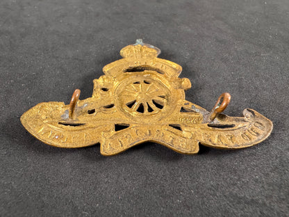 Photo 3 of WW2 Canadian Royal Artillery Cap Badge - collectible militaria item