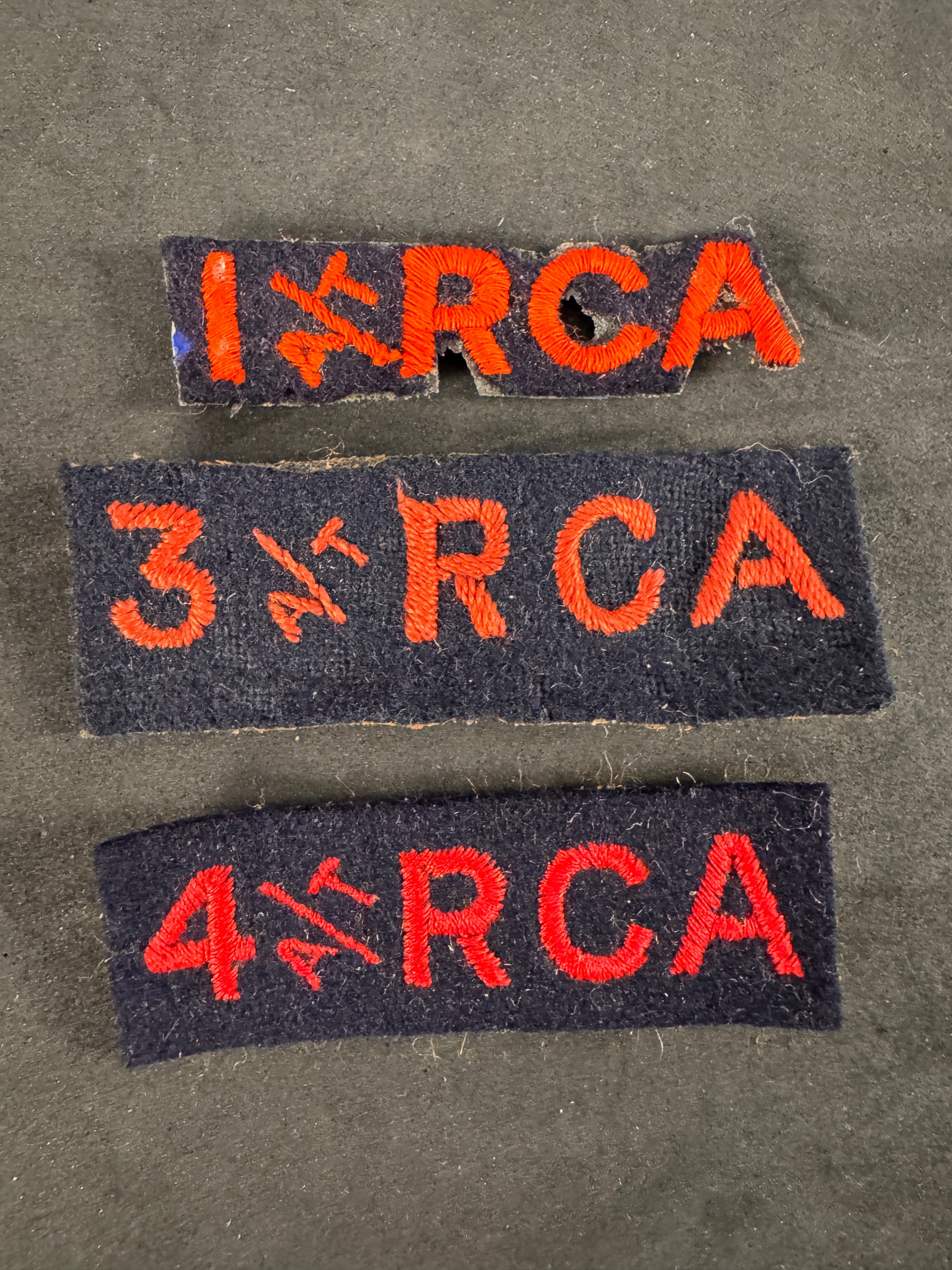 Photo 1 of WW2 Royal Canadian Artillery Anti-Tank Battery Cloth Shoulder Titles - collectible militaria item