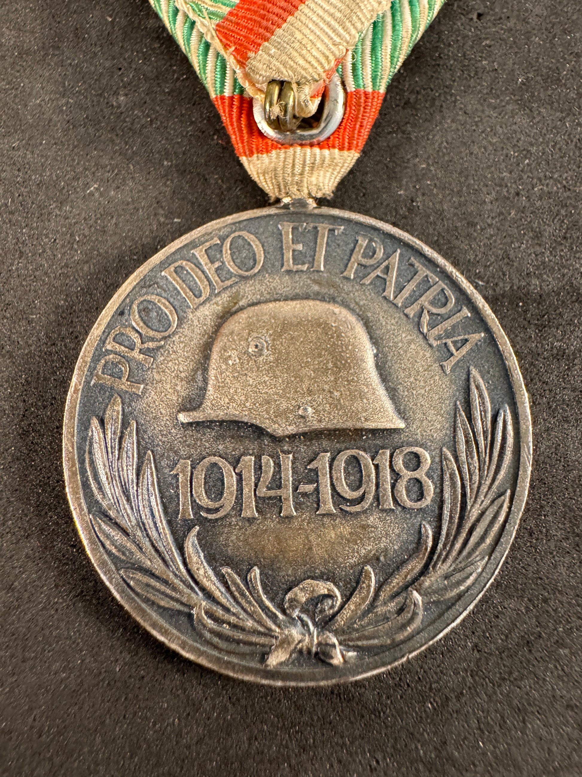 Photo 4 of WW1 Hungarian Kingdom Commemorative Medal for Combatants - collectible militaria item