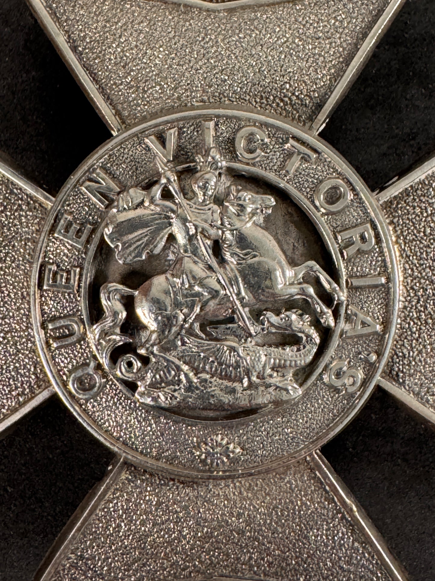Photo 2 of Edwardian British Officer’s Belt Plate Badge - Queen Victoria’s Rifles - Hobson & Sons - collectible militari