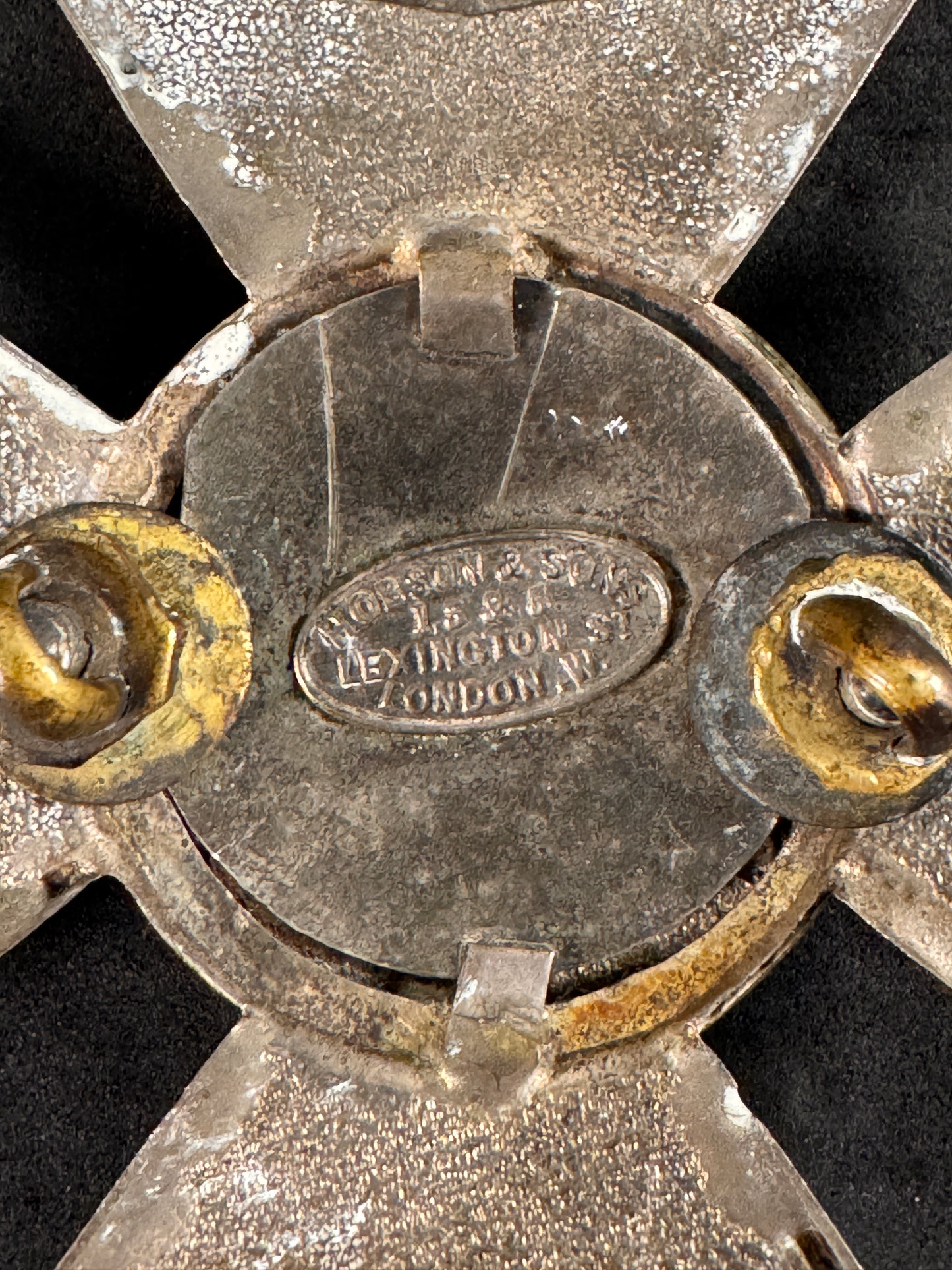 Photo 4 of Edwardian British Officer’s Belt Plate Badge - Queen Victoria’s Rifles - Hobson & Sons - collectible militari