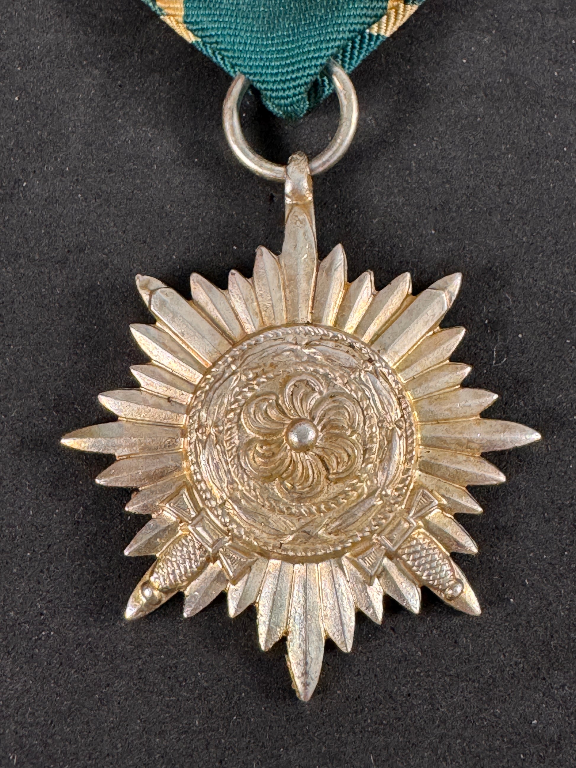 Photo 2 of WW2 German Eastern People's Medal (Ostvolk) 2nd Class With Swords - collectible militaria item