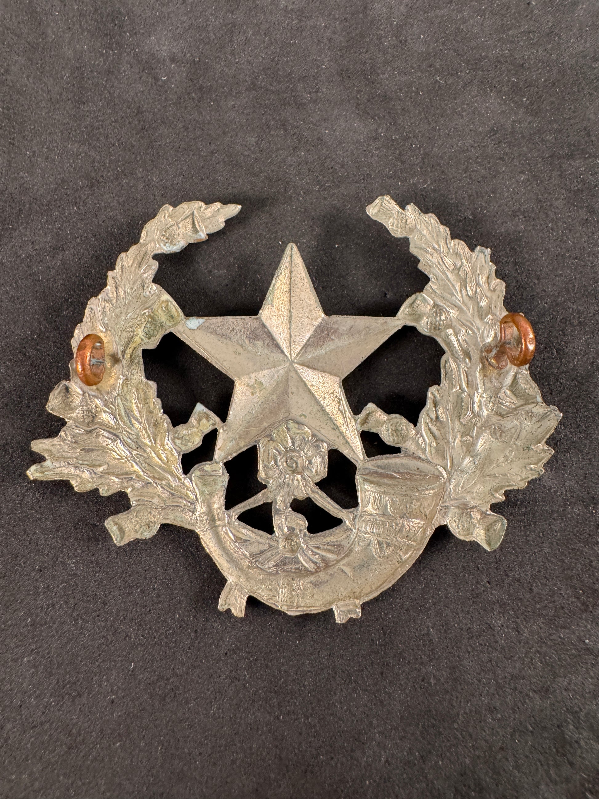 Photo 2 of WW1 British Army Scots Rifles (Cameronians) Glengarry Cap Badge - collectible militaria item