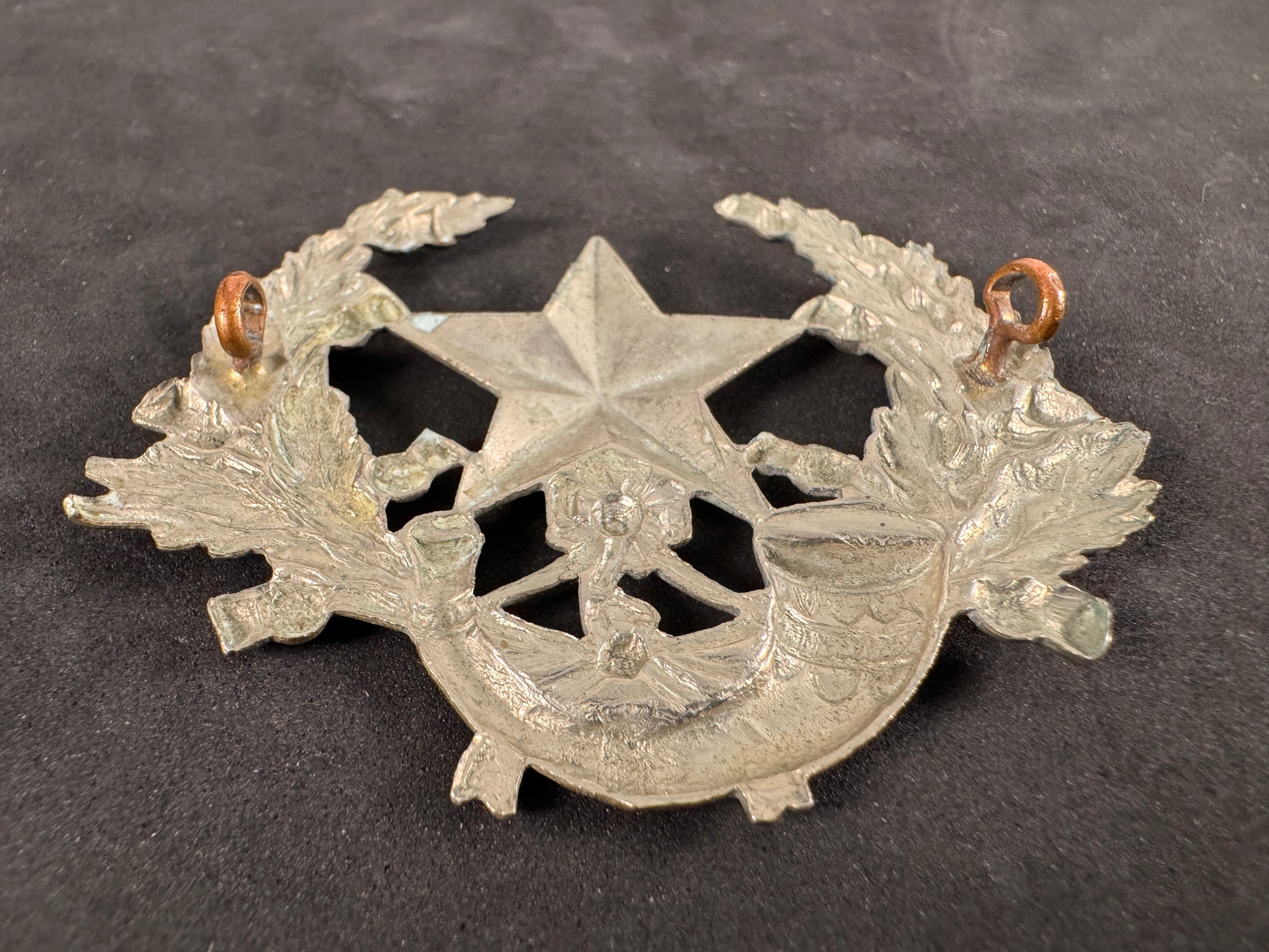 Photo 3 of WW1 British Army Scots Rifles (Cameronians) Glengarry Cap Badge - collectible militaria item