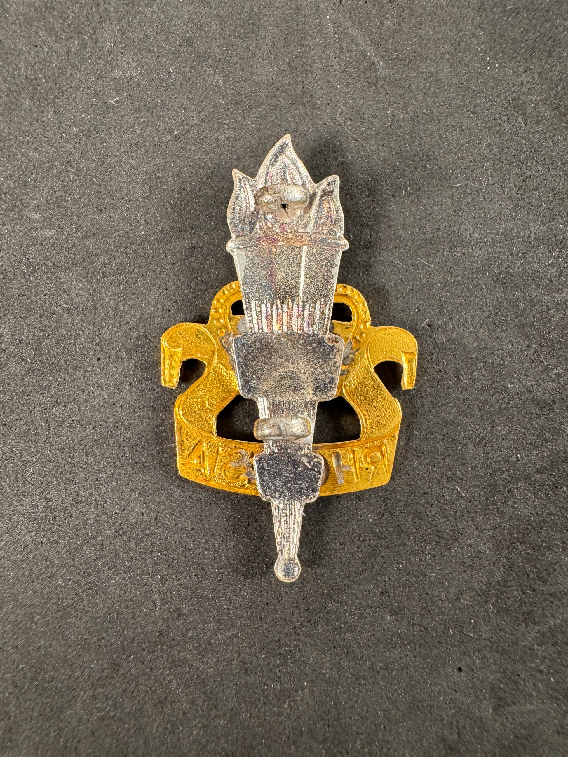 Photo 2 of Rhodesia Army Education Corps Officer's Cap Badge - Post-WW2 - collectible militaria item
