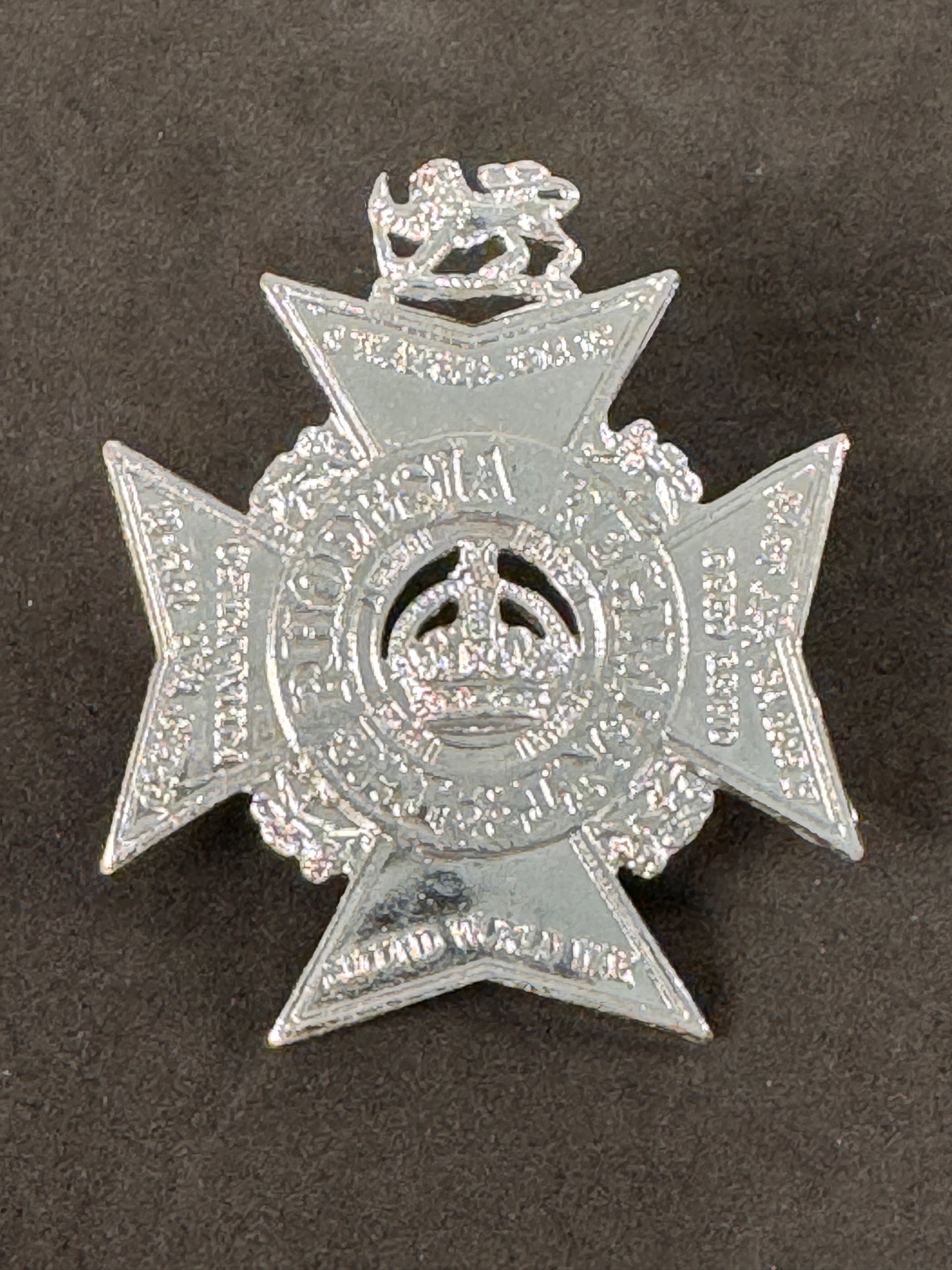 Photo 3 of The Rhodesia Regiment Chromed Cap Badge & Collar Badges 1972-1980 - collectible militaria item
