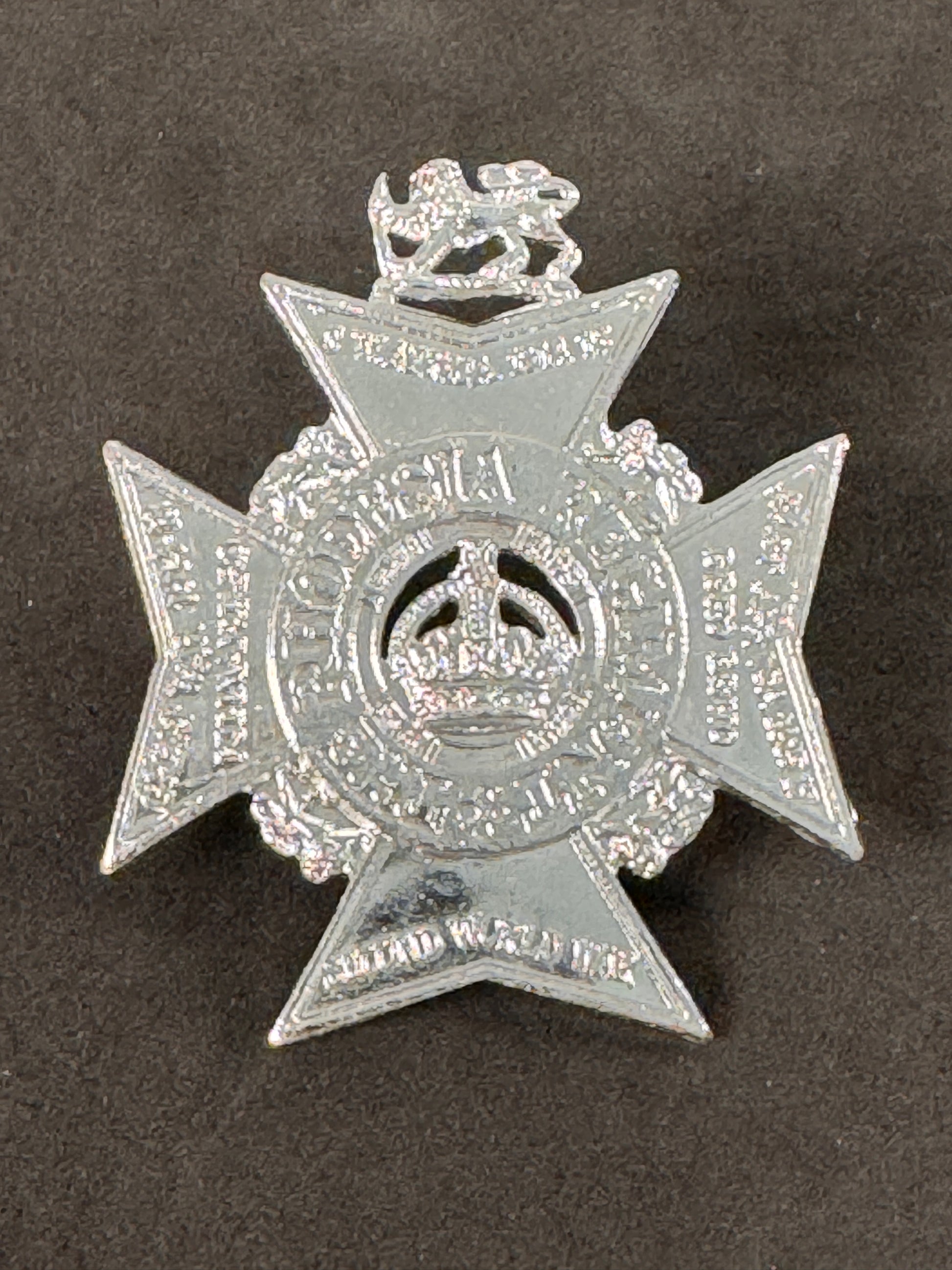 Photo 3 of The Rhodesia Regiment Chromed Cap Badge & Collar Badges 1972-1980 - collectible militaria item