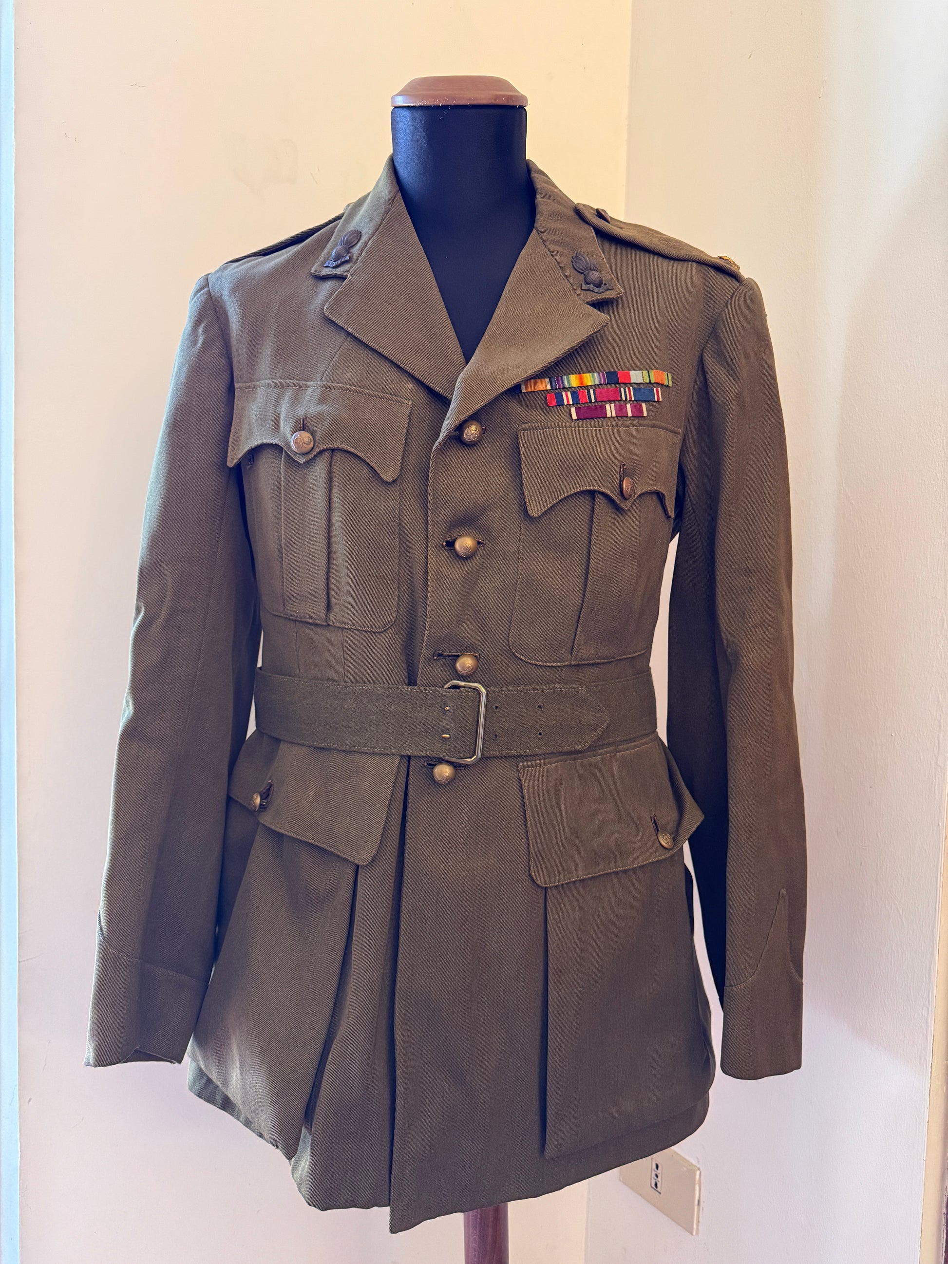 Photo 1 of WW2 British Army Royal Artillery Officer's Uniform Tunic & Trousers - collectible militaria item