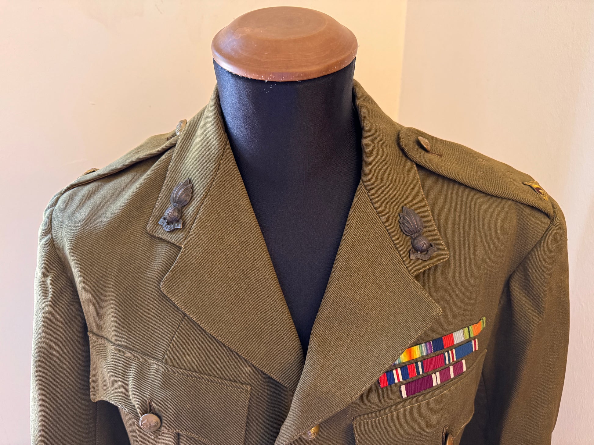 Photo 2 of WW2 British Army Royal Artillery Officer's Uniform Tunic & Trousers - collectible militaria item