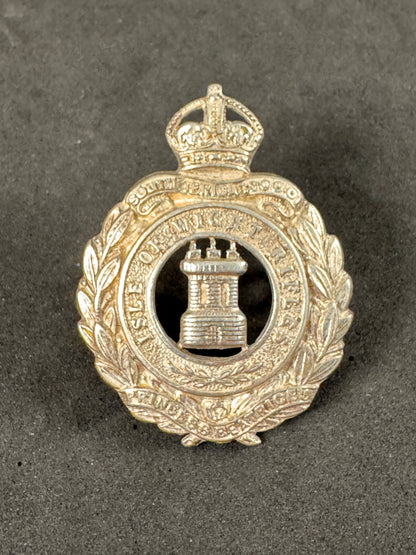 Photo 1 of WW1 British Army Isle of Wight Rifles Officer's Silver Cap Badge J&CO - collectible militaria item