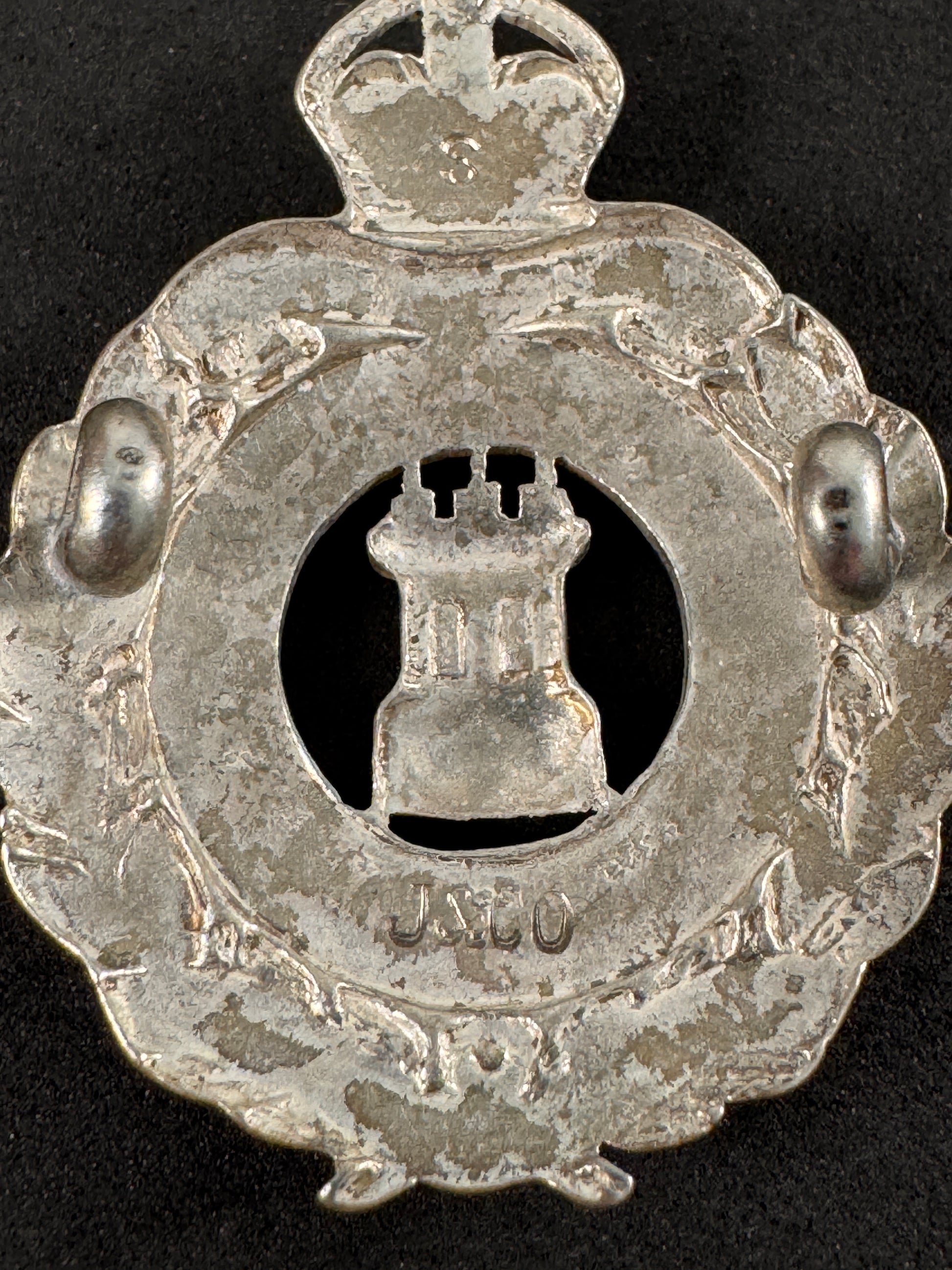 Photo 3 of WW1 British Army Isle of Wight Rifles Officer's Silver Cap Badge J&CO - collectible militaria item