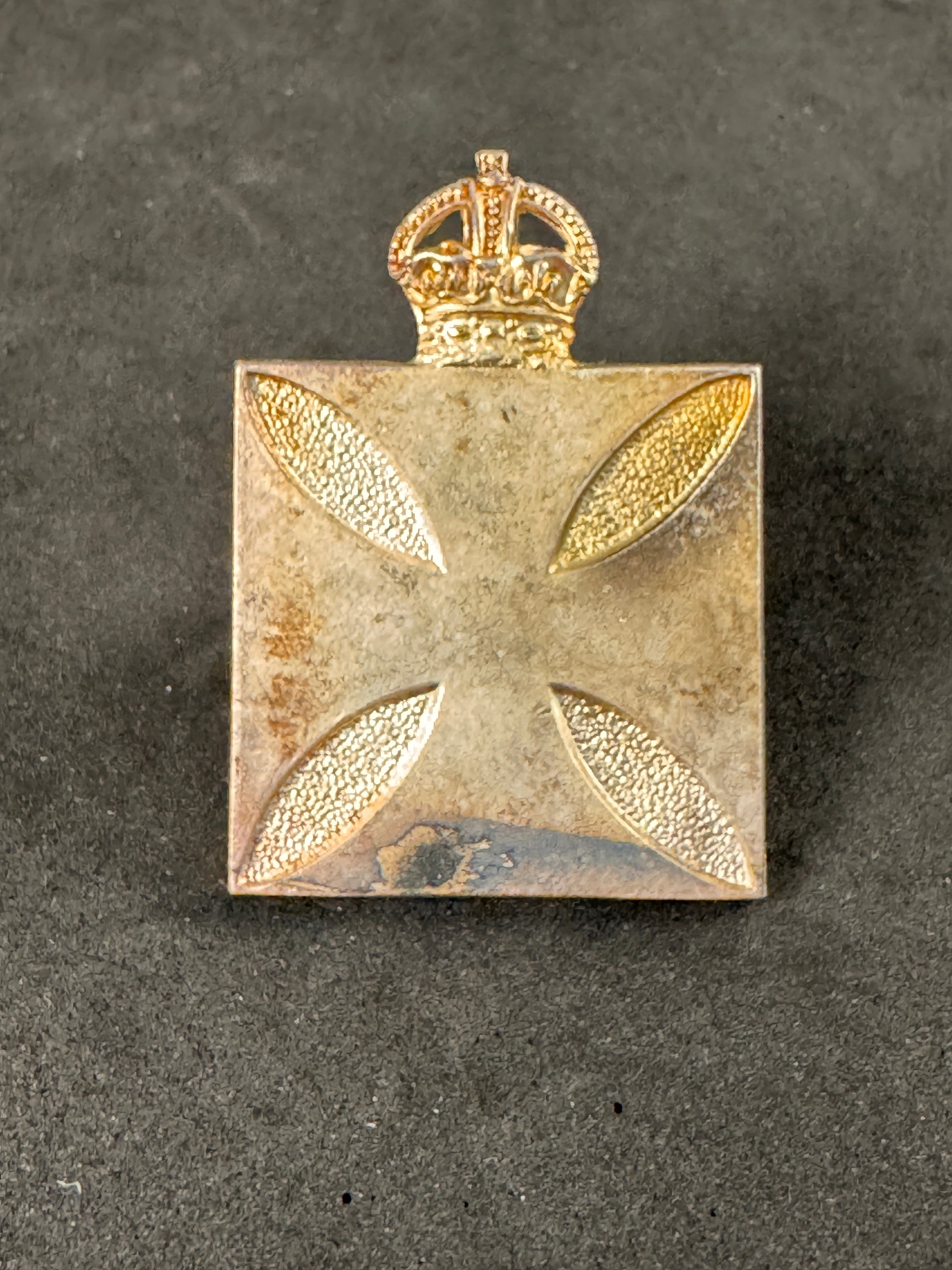 Photo 1 of WW1 British Army Chaplain's Department Officer's Silver Cap Badge - collectible militaria item