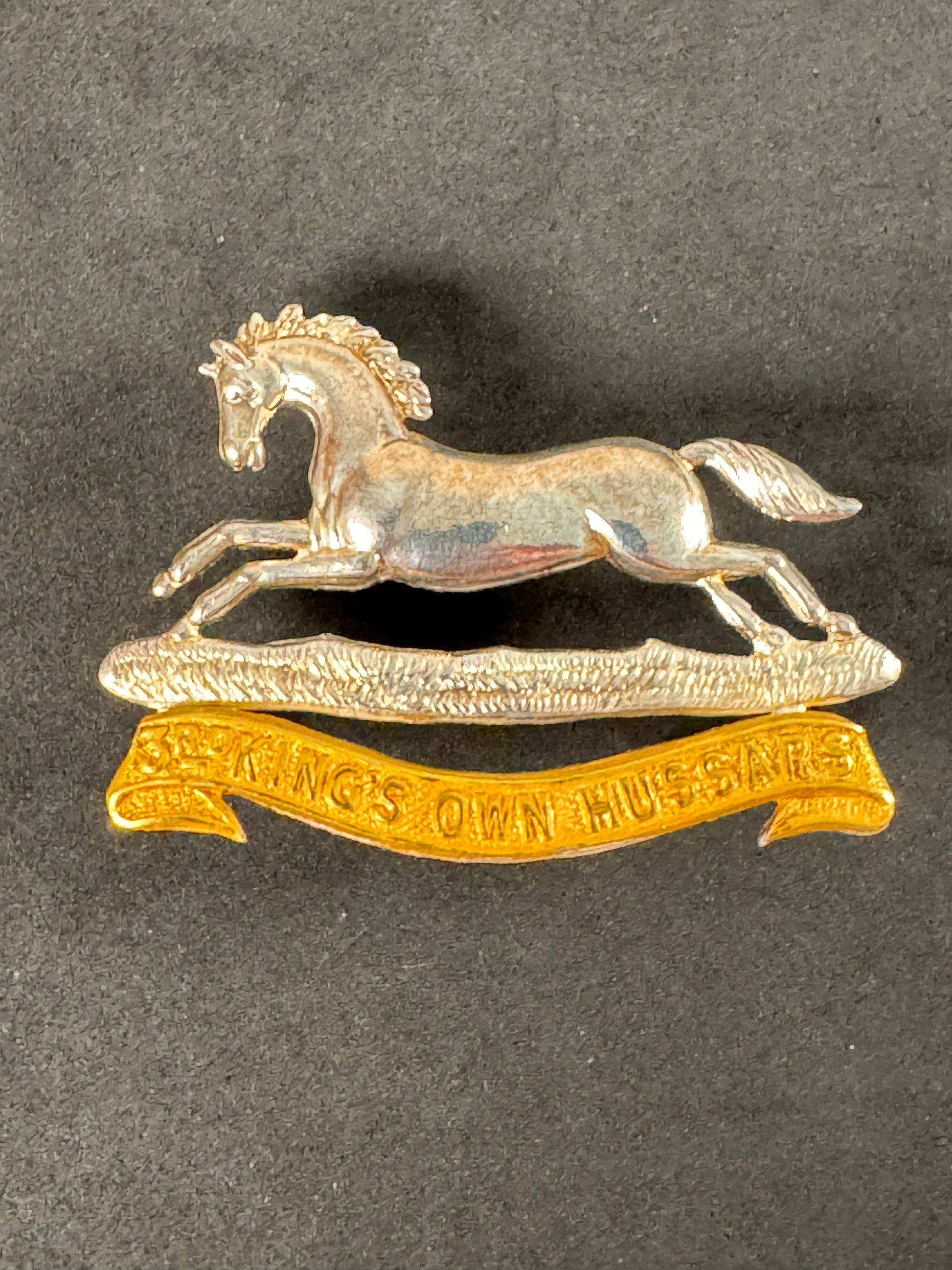 Photo 1 of WW1 British Army 3rd King's Own Hussars Officer's Silver/Gilt Cap Badge - collectible militaria item