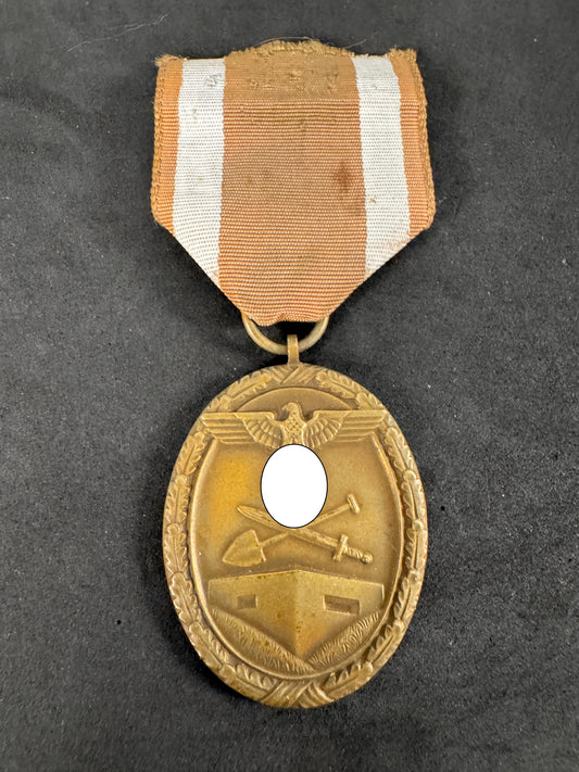 Photo 1 of WW2 German Westwall Medal - Deutsches Schutzwall-Ehrenzeichen - collectible militaria item