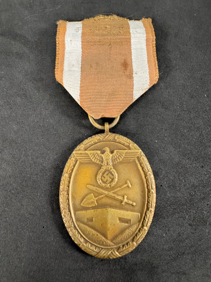 Photo 2 of WW2 German Westwall Medal - Deutsches Schutzwall-Ehrenzeichen - collectible militaria item