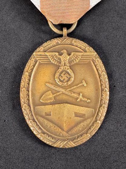 Photo 3 of WW2 German Westwall Medal - Deutsches Schutzwall-Ehrenzeichen - collectible militaria item