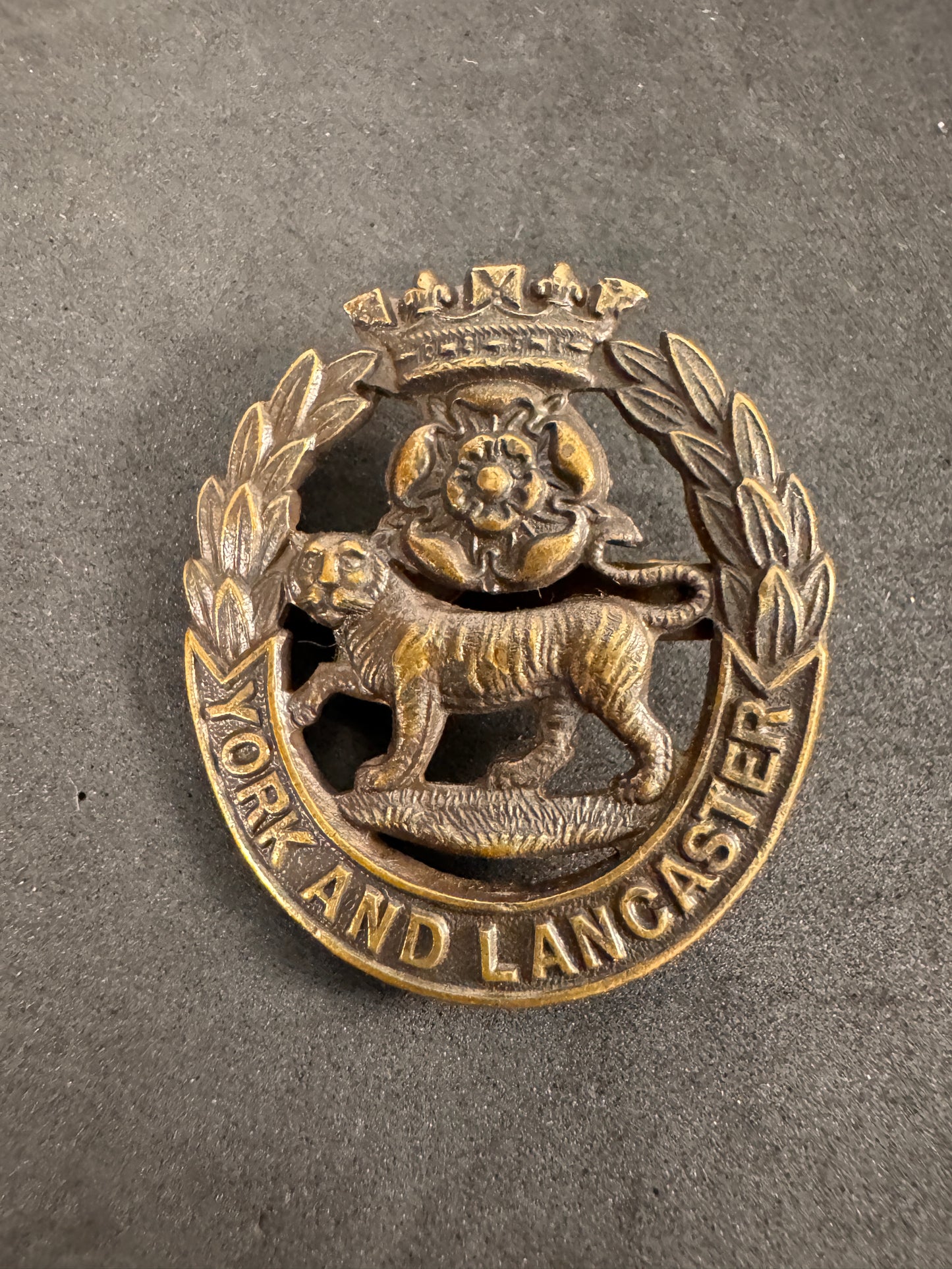 Photo 1 of WW1 British Army York and Lancaster Regiment Officer's Cap Badge GAUNT - collectible militaria item