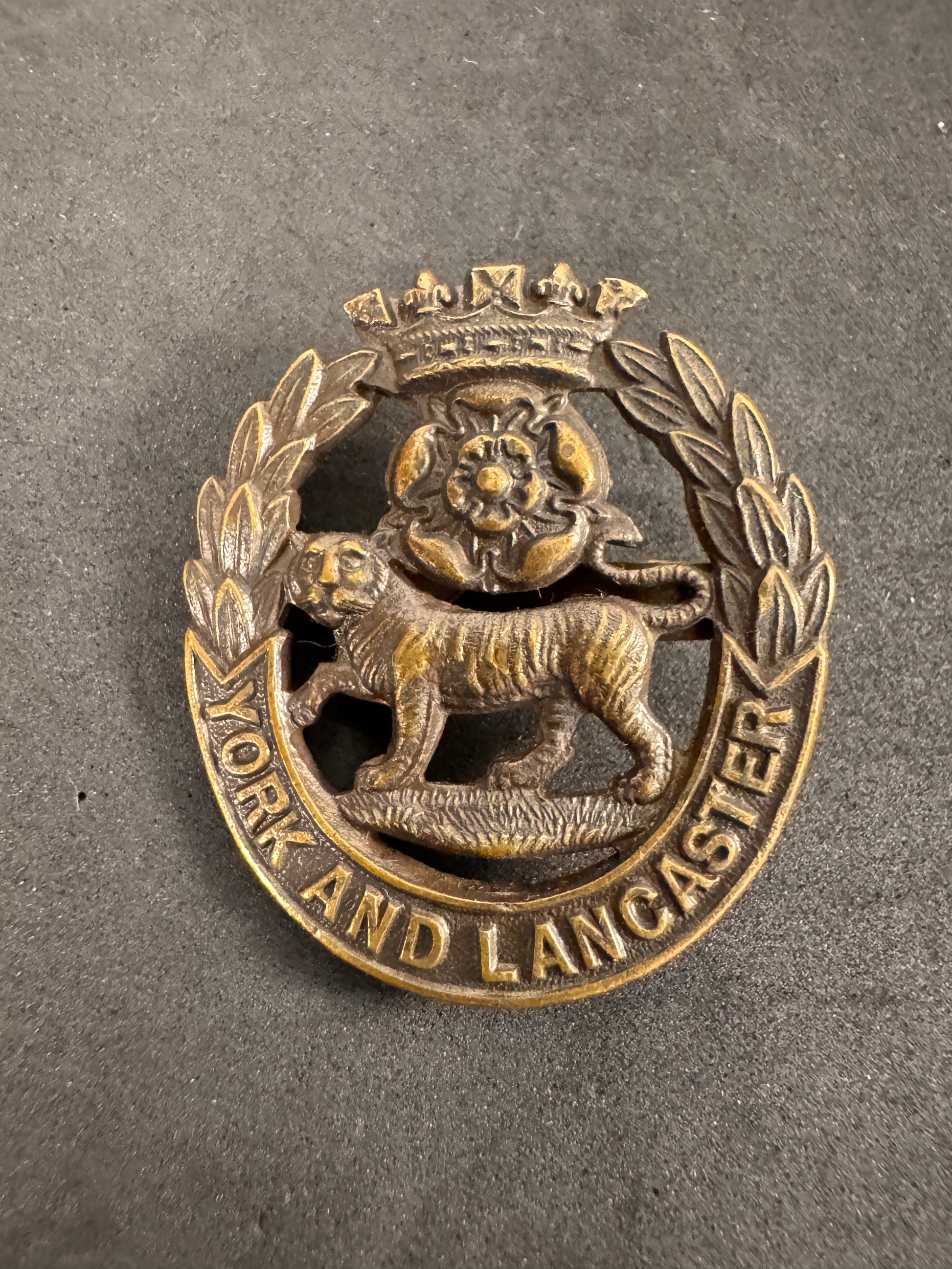 Photo 1 of WW1 British Army York and Lancaster Regiment Officer's Cap Badge GAUNT - collectible militaria item