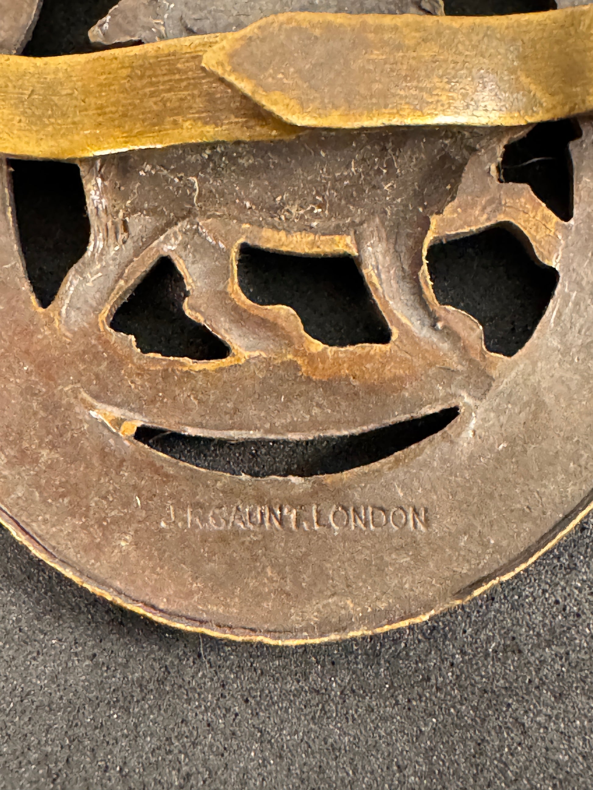 Photo 3 of WW1 British Army York and Lancaster Regiment Officer's Cap Badge GAUNT - collectible militaria item