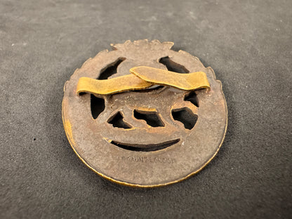 Photo 4 of WW1 British Army York and Lancaster Regiment Officer's Cap Badge GAUNT - collectible militaria item