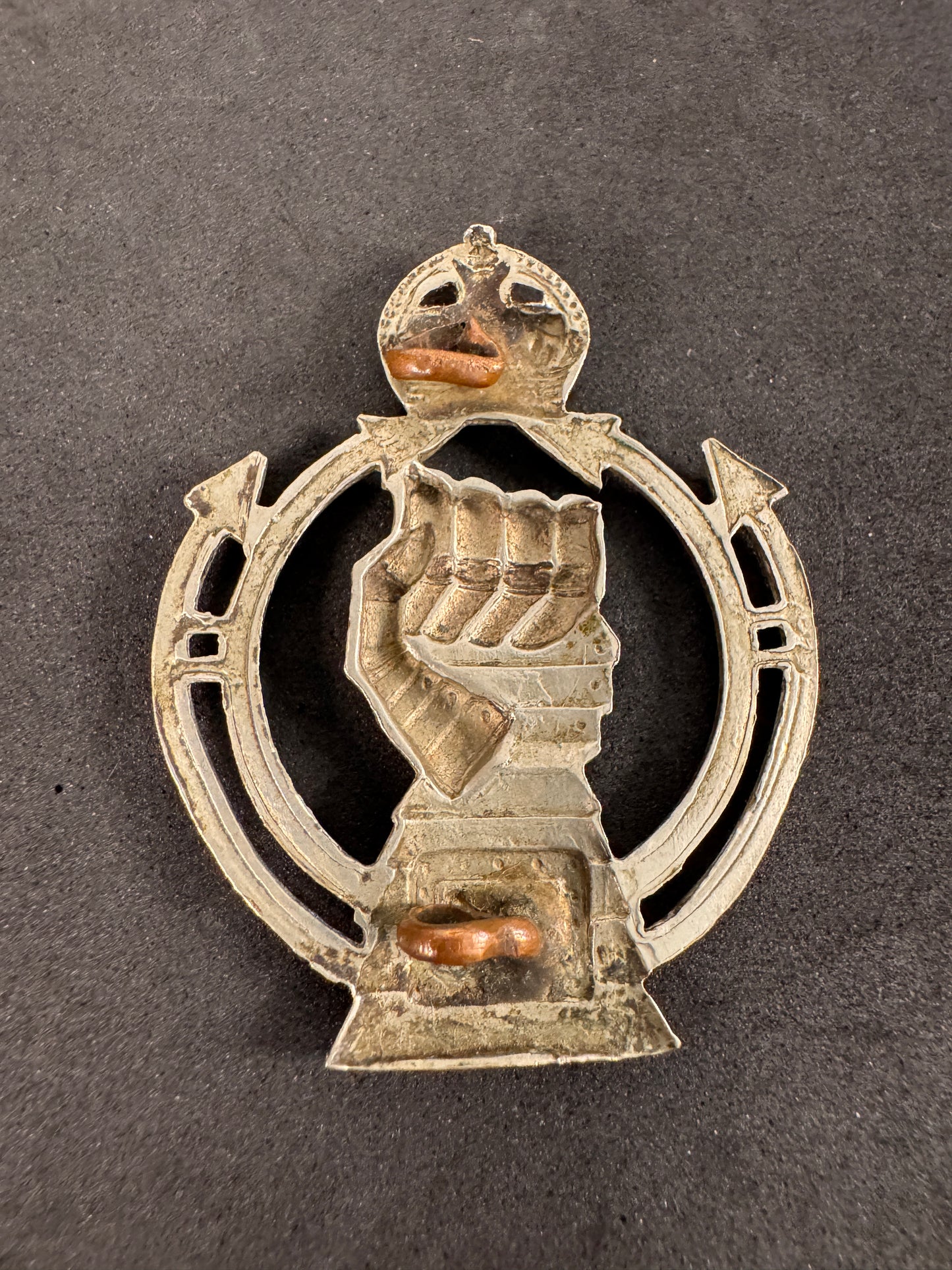 Photo 2 of WW2 British Army Royal Armored Corps (RAC) Cap Badge - collectible militaria item