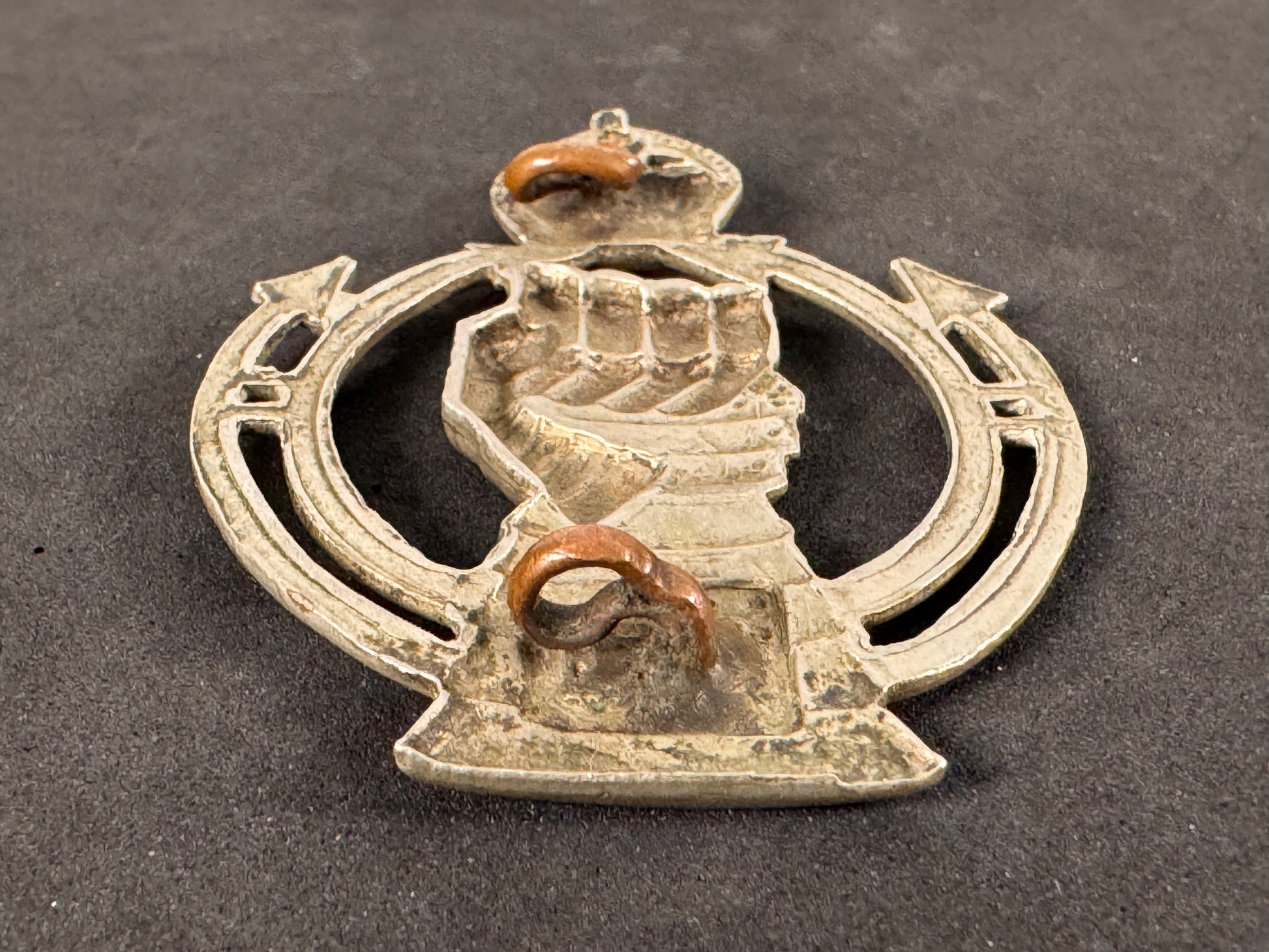 Photo 3 of WW2 British Army Royal Armored Corps (RAC) Cap Badge - collectible militaria item