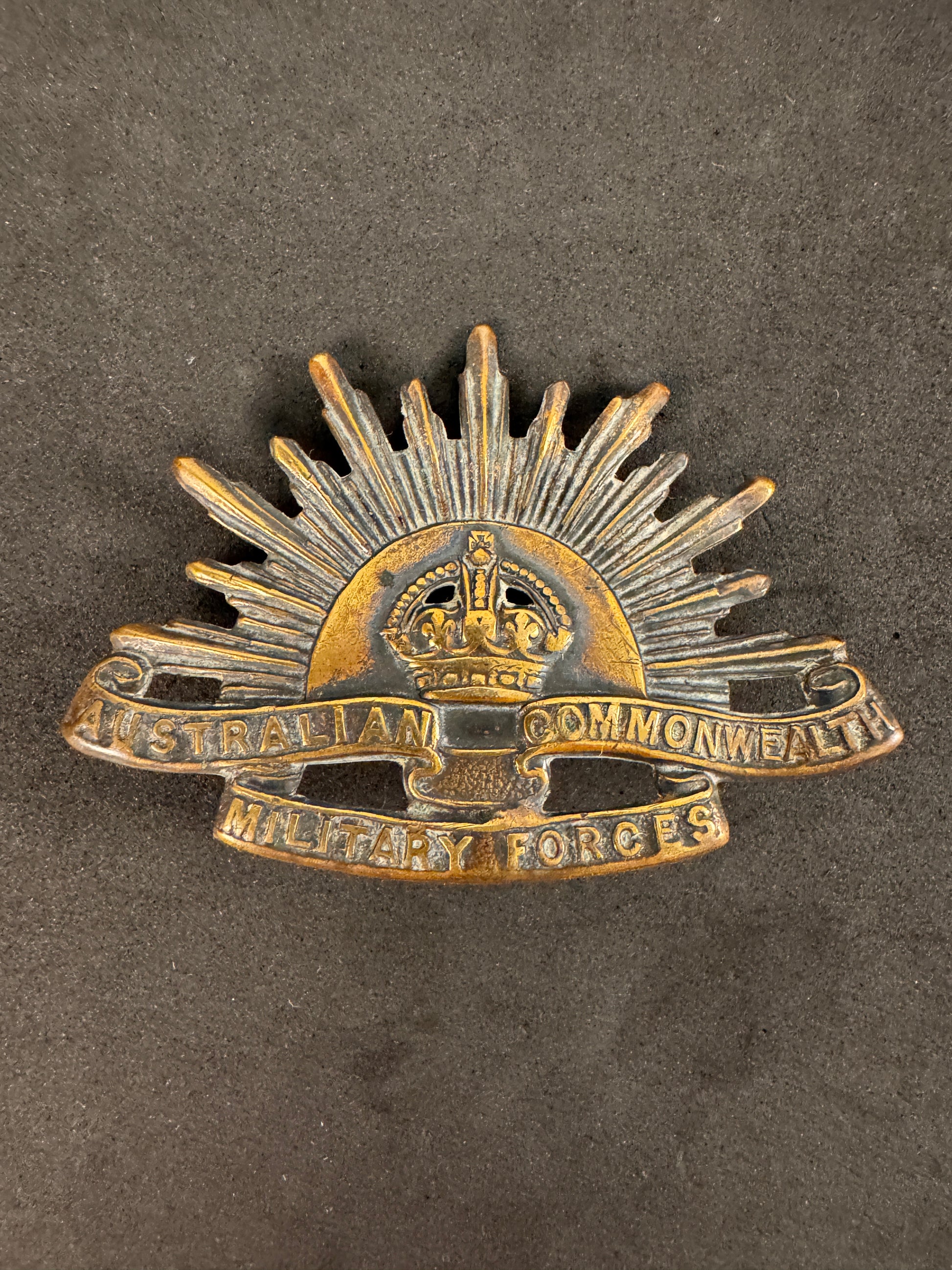 Photo 1 of Australian Commonwealth Military Forces Cap Badge - collectible militaria item