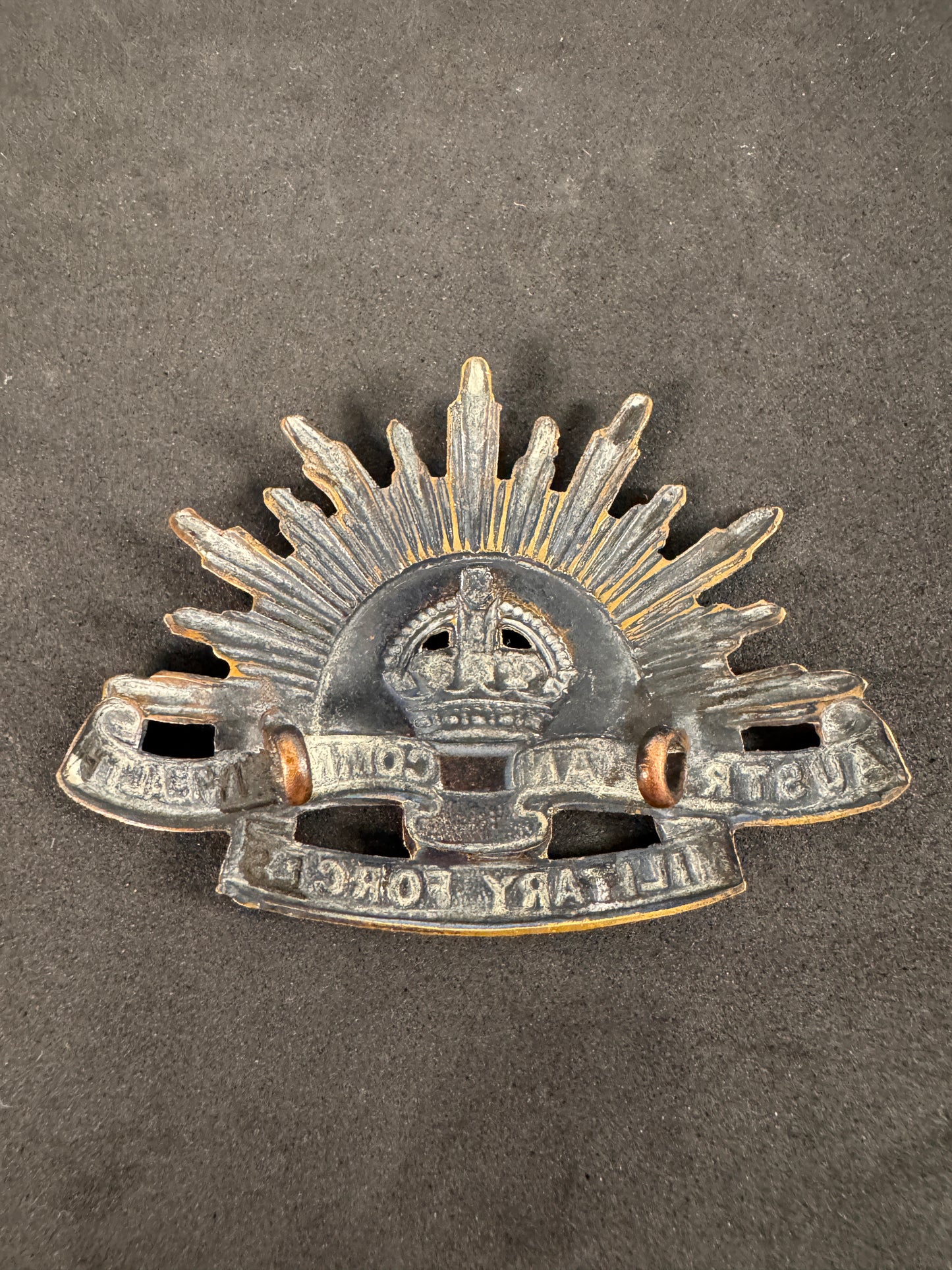 Photo 2 of Australian Commonwealth Military Forces Cap Badge - collectible militaria item