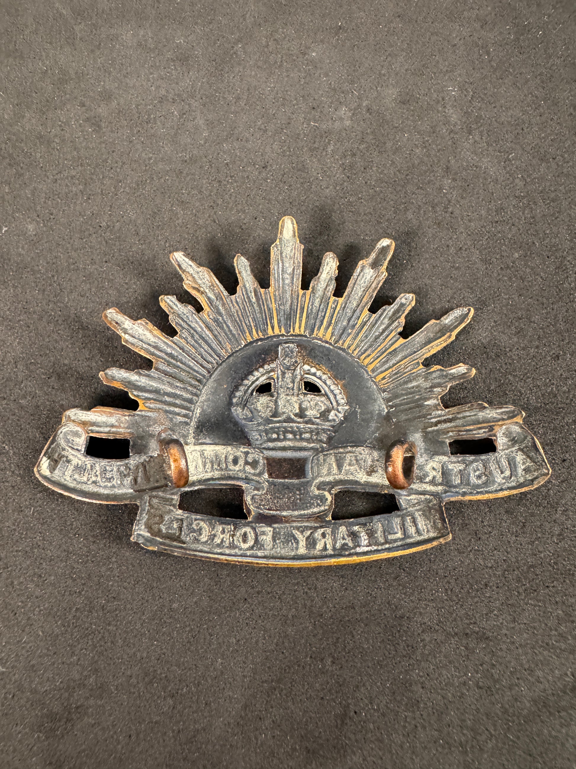Photo 2 of Australian Commonwealth Military Forces Cap Badge - collectible militaria item