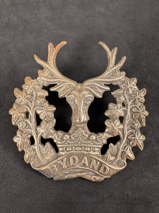 Photo 1 of WW1 British Army Gordon Highlanders Glengarry Cap Badge - collectible militaria item