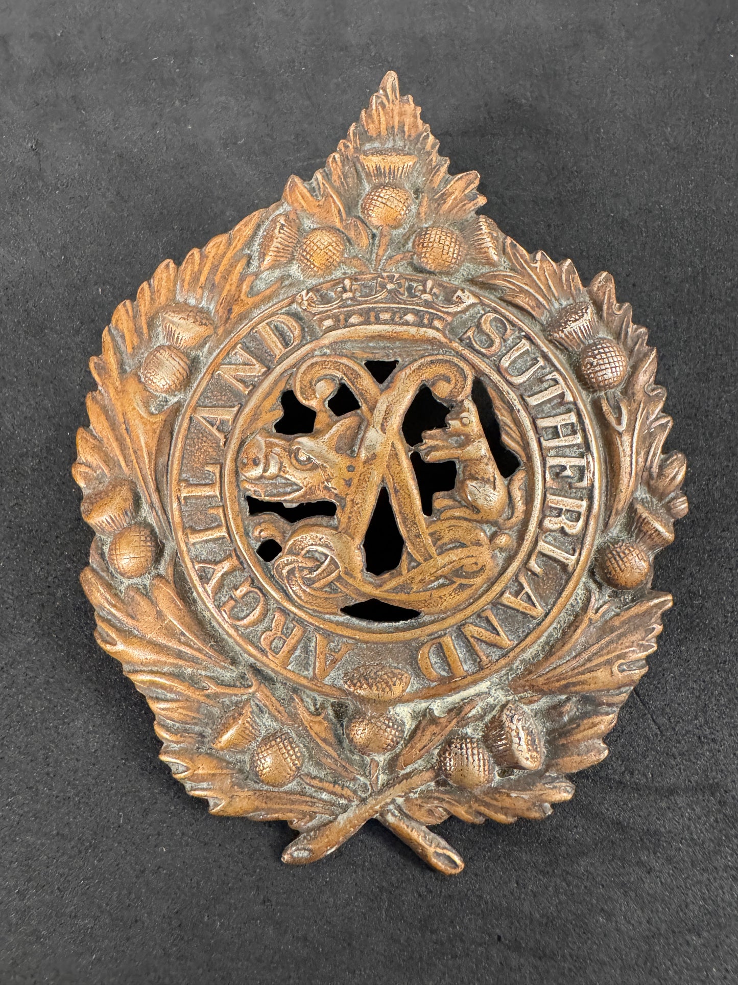 Photo 1 of WW2 British Argyll & Sutherland Highlanders Bonnet Badge - collectible militaria item