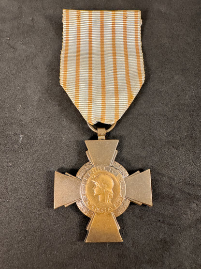 Photo 1 of French Croix du Combattant (Combatant's Cross) Medal - collectible militaria item