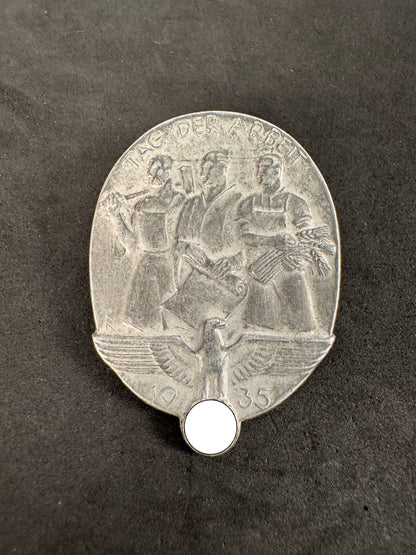 Photo 1 of Third Reich Tag Der Arbeit 1935 Tinnie Badge - collectible militaria item