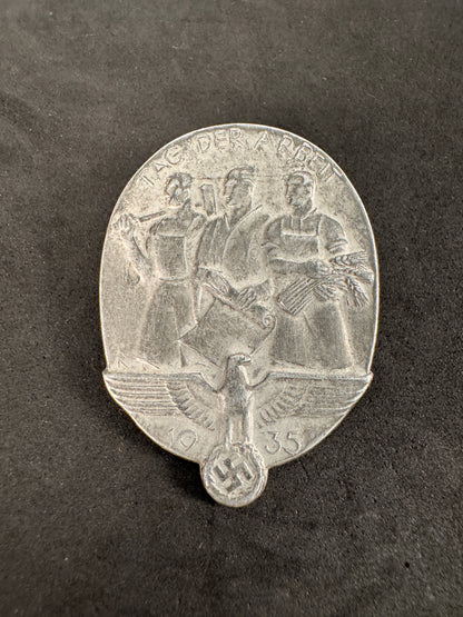 Photo 2 of Third Reich Tag Der Arbeit 1935 Tinnie Badge - collectible militaria item
