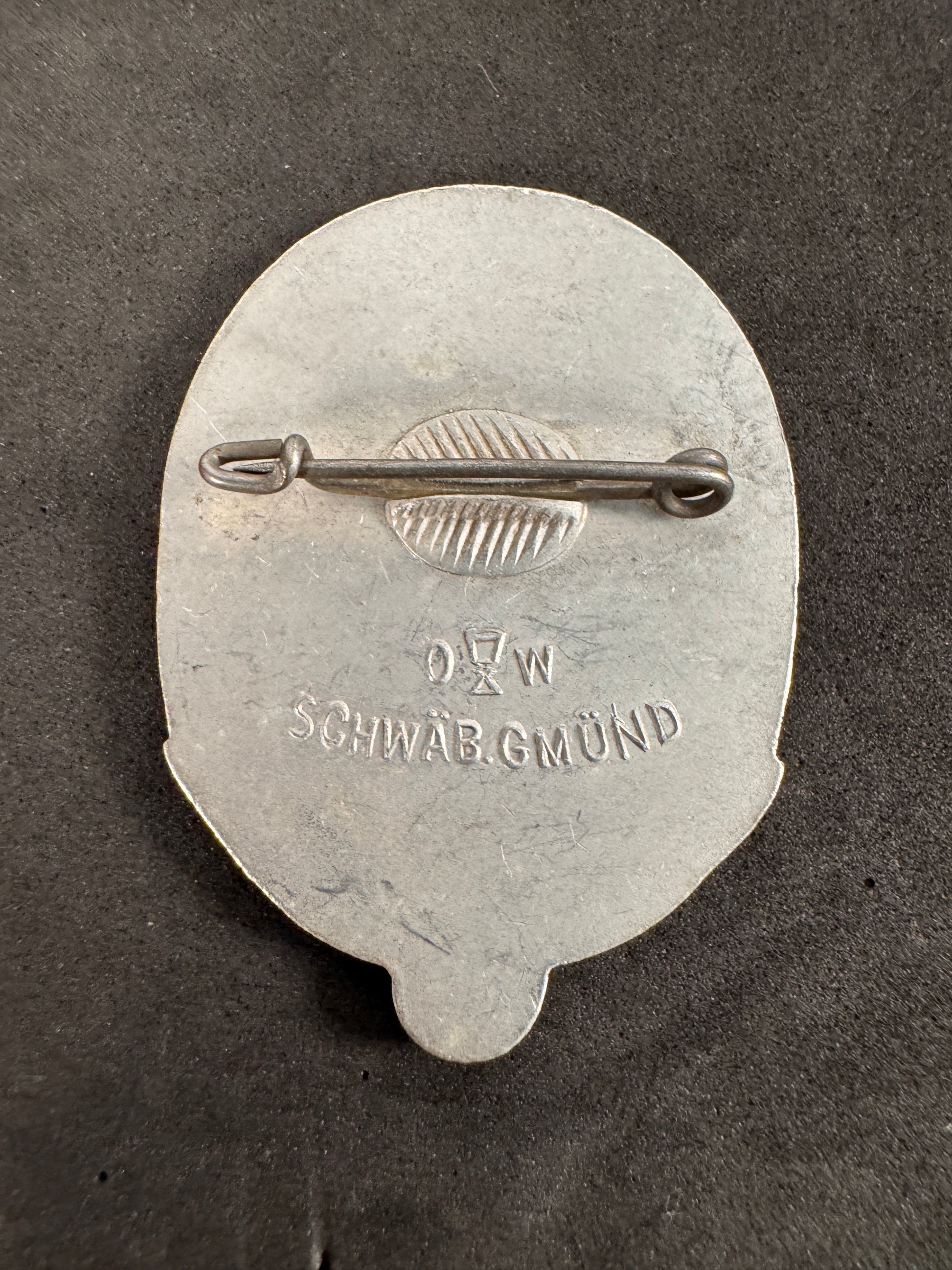 Photo 3 of Third Reich Tag Der Arbeit 1935 Tinnie Badge - collectible militaria item