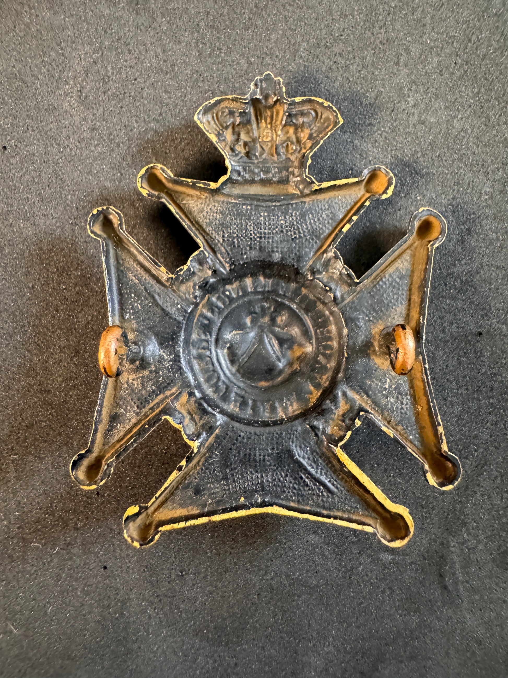 Photo 2 of The King's Royal Rifle Corps Glengarry Cap Badge - Victorian British Army - collectible militaria item