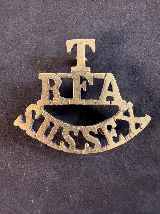 Image of WW1 British Army T RFA SUSSEX Shoulder Title Badge