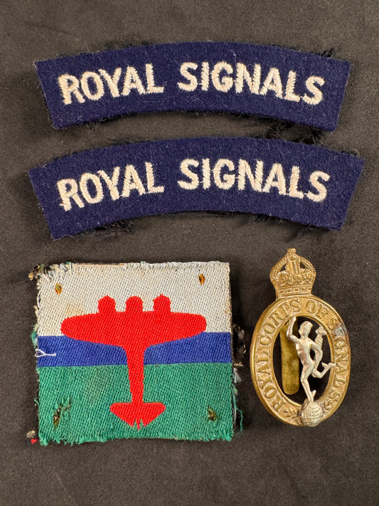 Image of British Army Royal Signals Air Insignia Badges