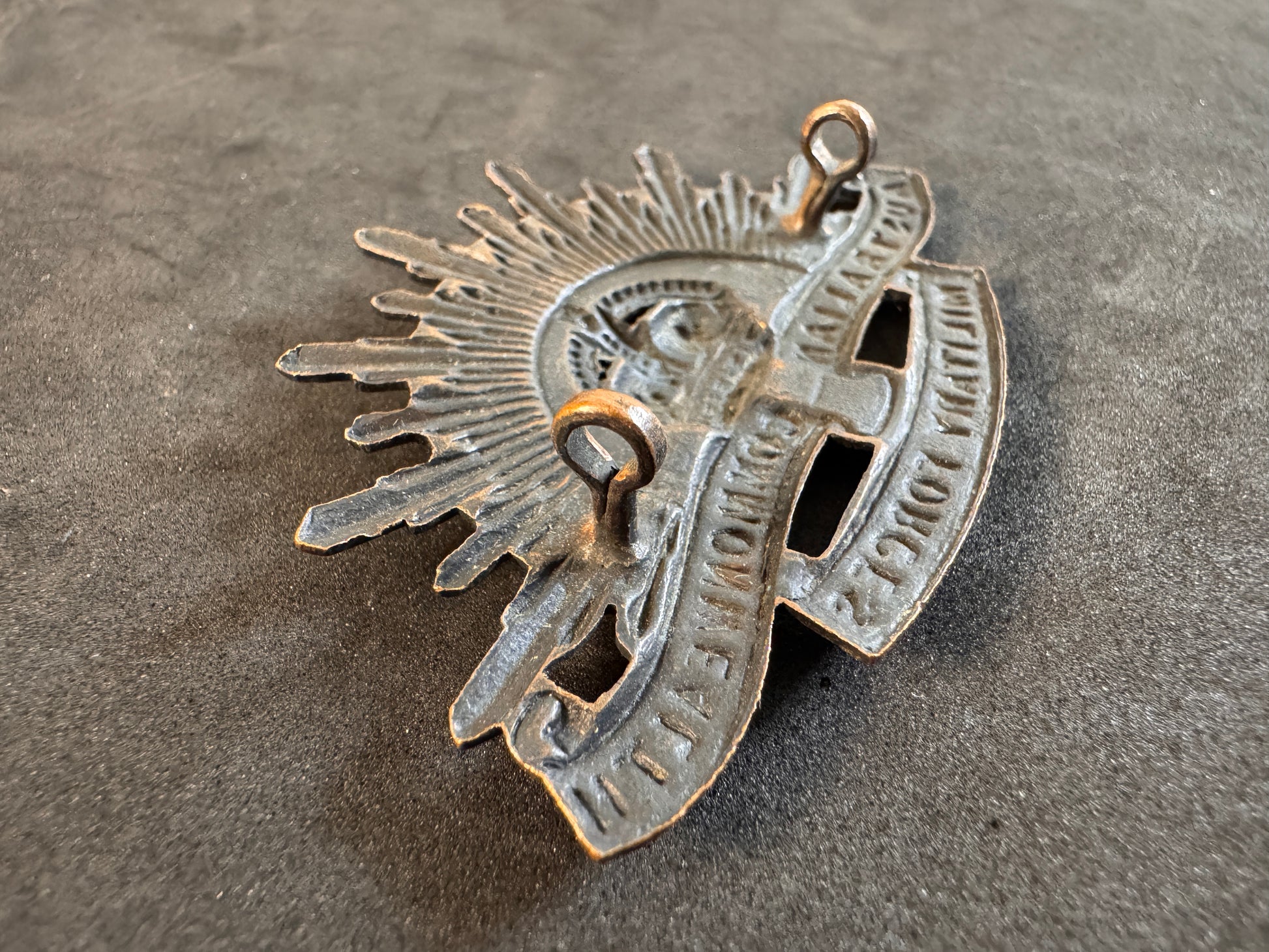 Image of product: australian commonwealth military forces rising sun cap badge
